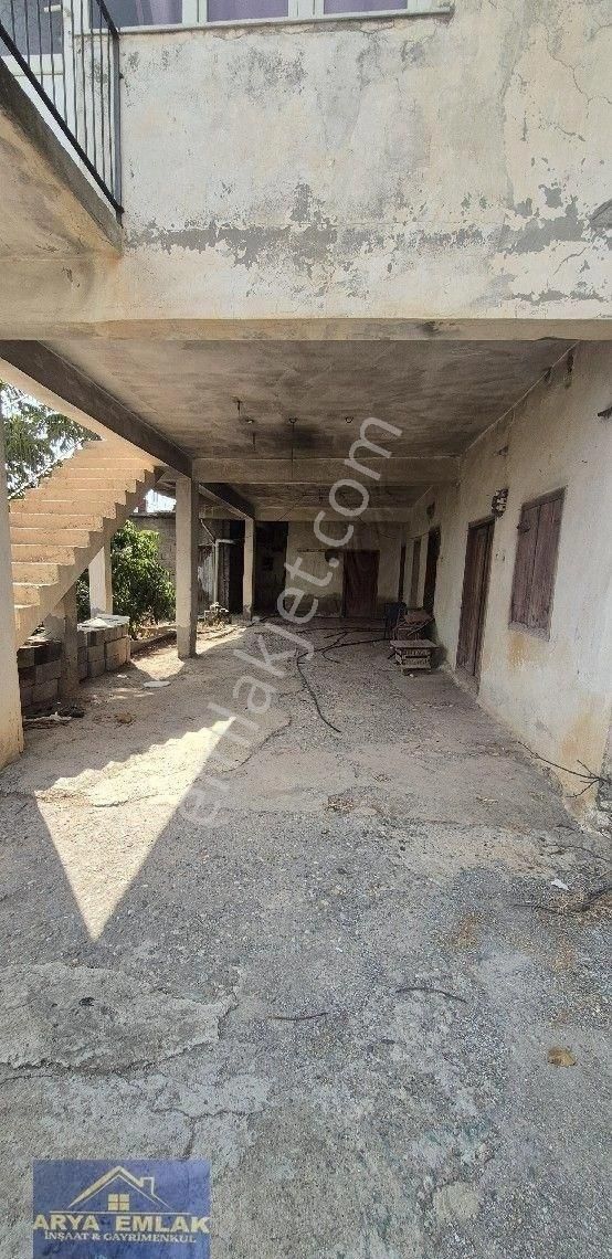 Özbek Köyünde Satılk 2 Katlı Müstakil Ev