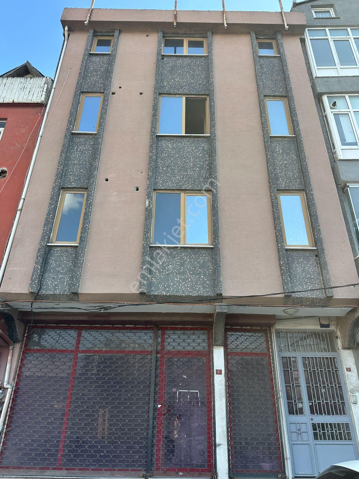 Küçükçekmece Tevfikbey Basınexprese Yakın 500 M2 Kiralık Bina