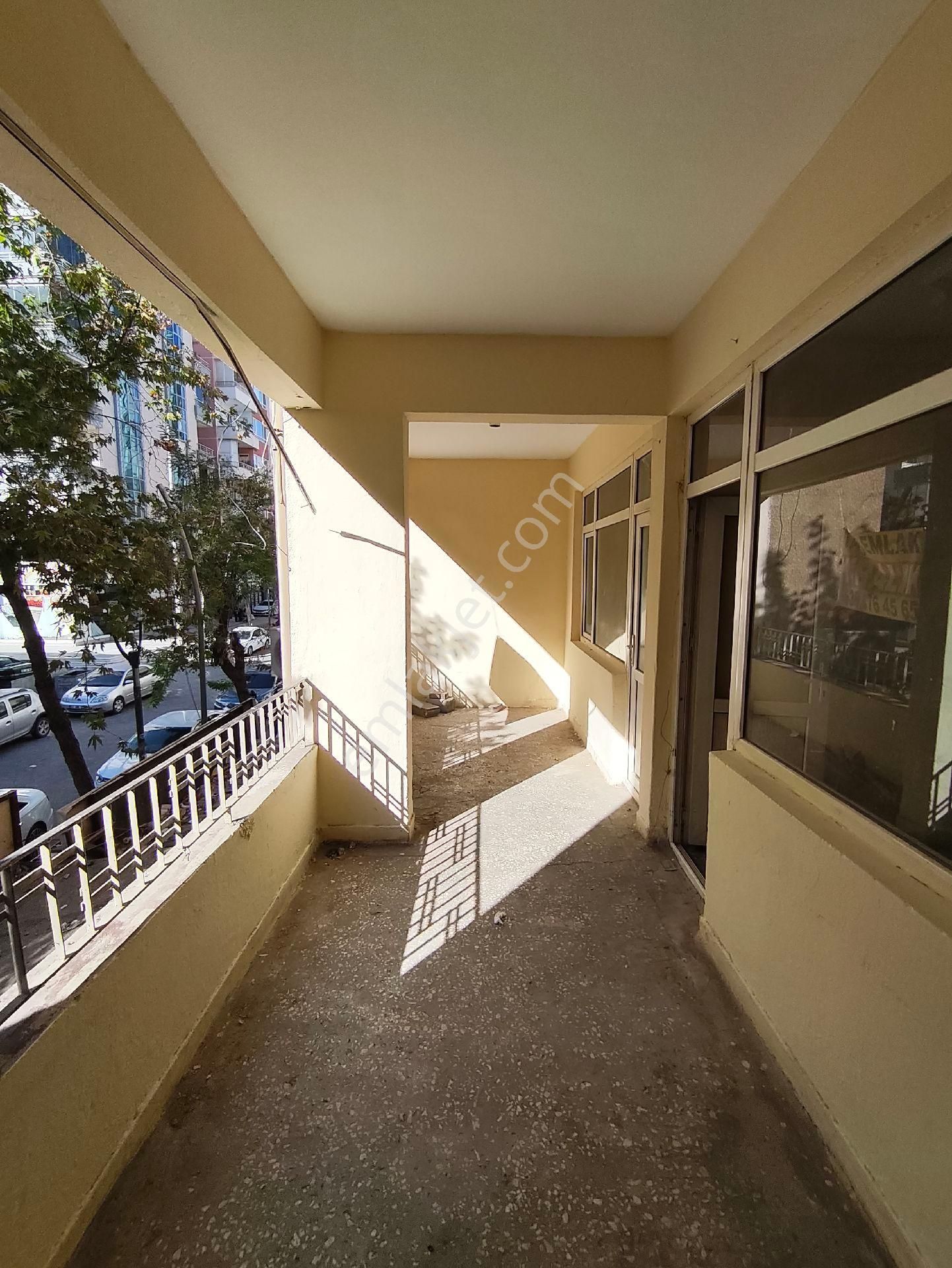 Merkezde 4 Odalı Doğalgazlı Kiralık Daire - Görsel 3