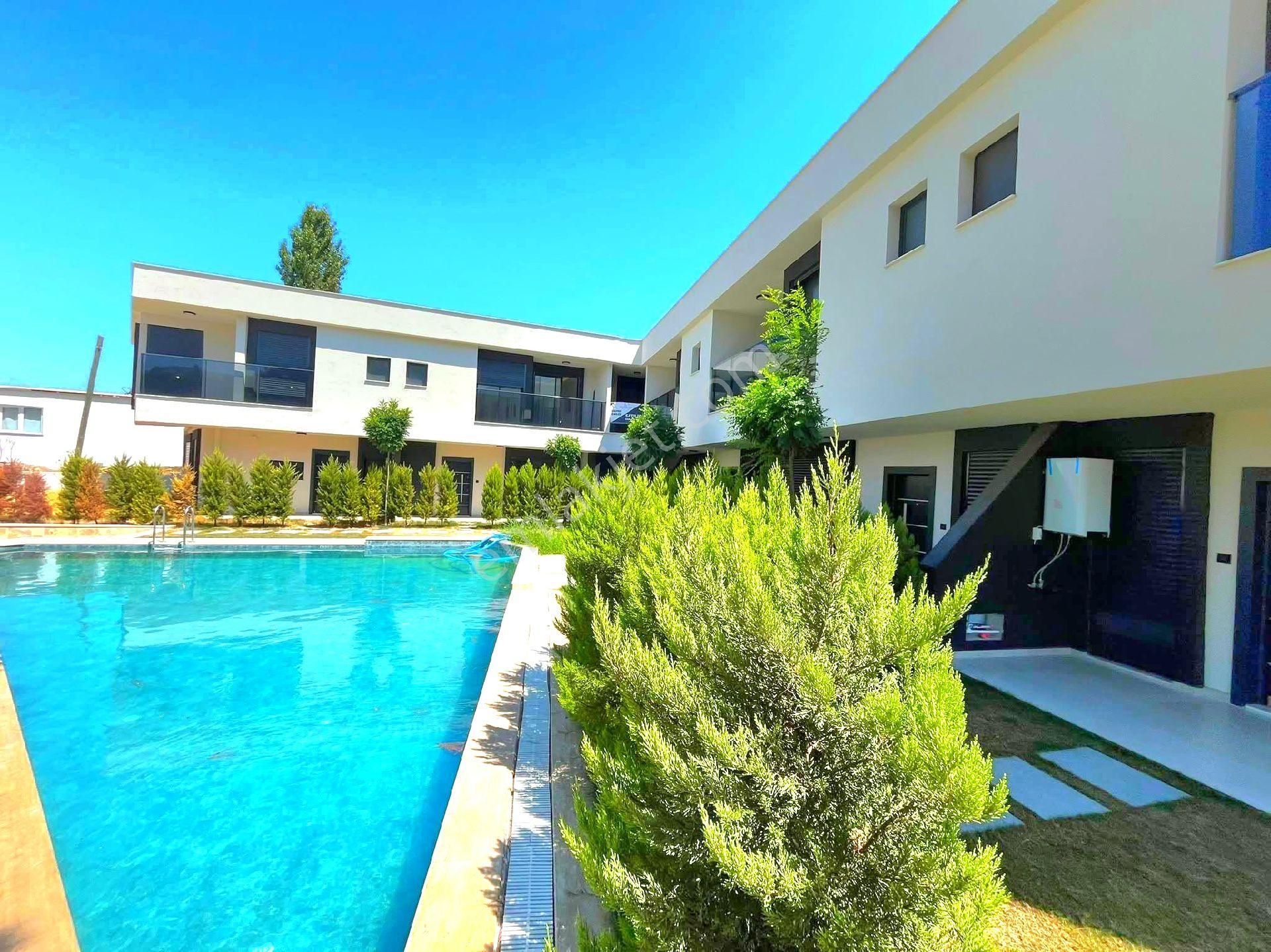 Davutlarda Havuzlu Sitede 4+1 Yazlık