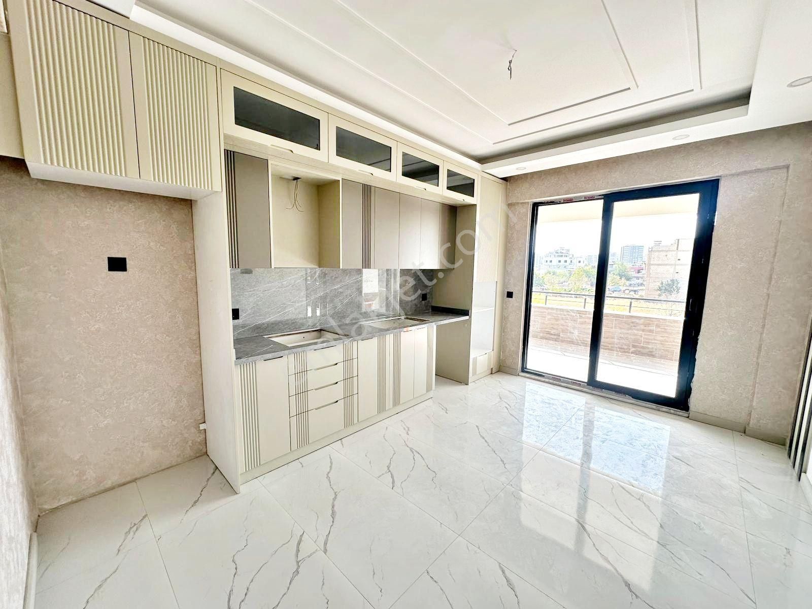 Göktürk Beylerbeyinde Giyinme Odalı Geniş Balkonlu Sıfır Lüx 3+1