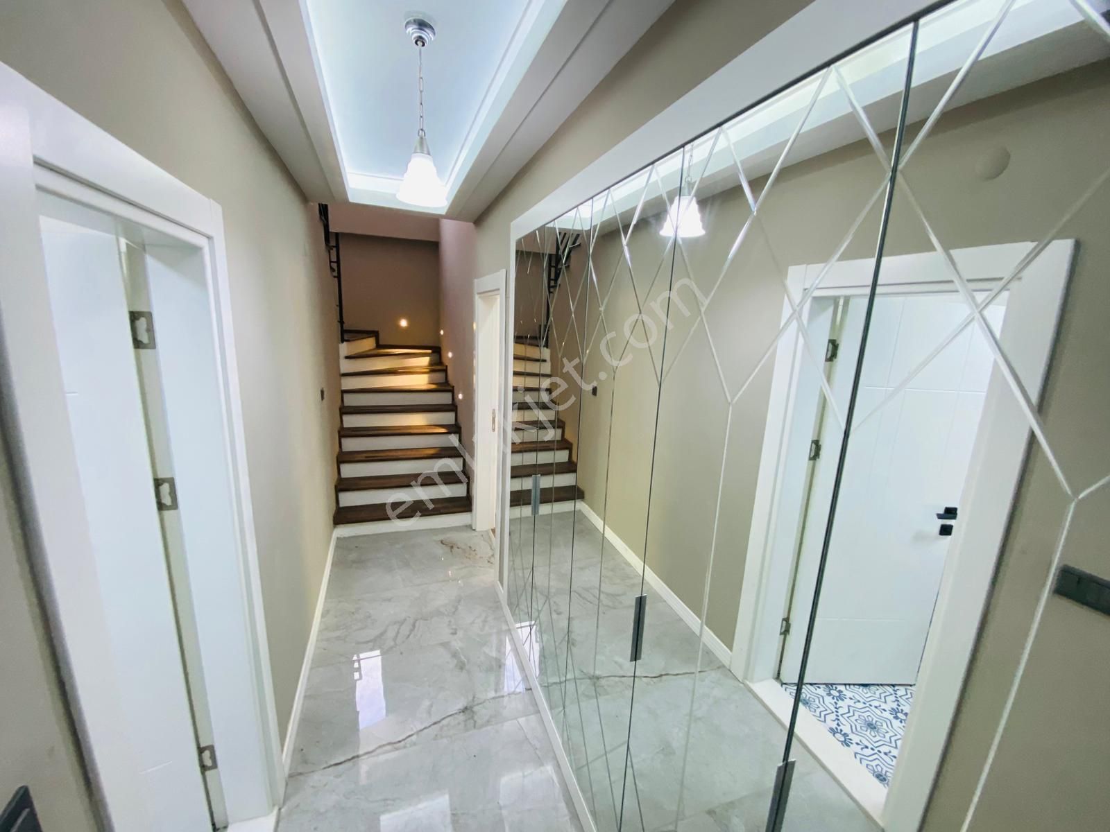 Akçay Da 4+1 Müstakil Kendine Ait Bahçe Alanlı Satılık Sıfır Tripleks Villa - Görsel 4