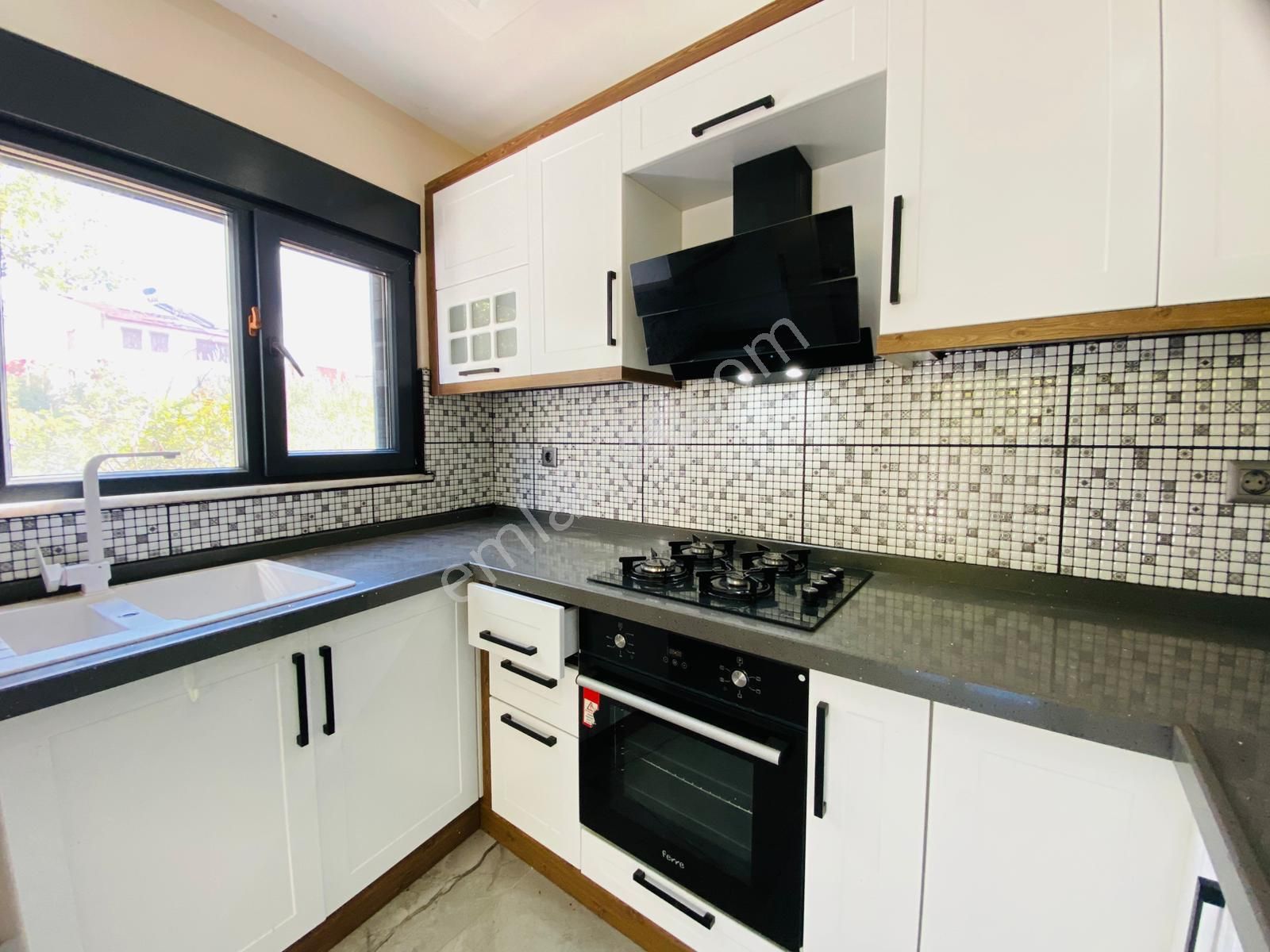 Akçay Da 4+1 Müstakil Kendine Ait Bahçe Alanlı Satılık Sıfır Tripleks Villa - Görsel 8