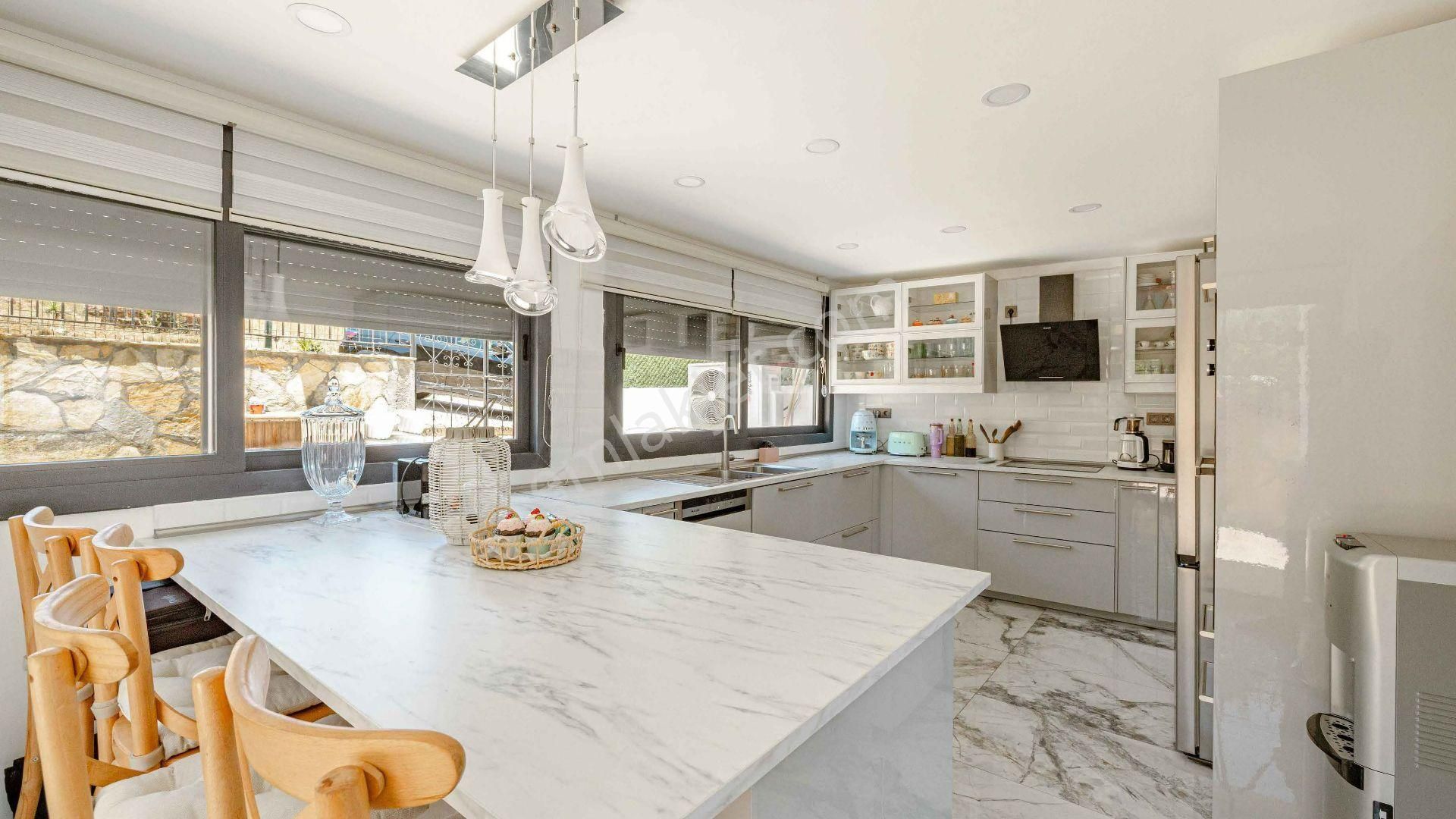 Meteor Beach'e Yürüme Mesafesinde Trıpleks İkiz Müstakil Villa - Görsel 13