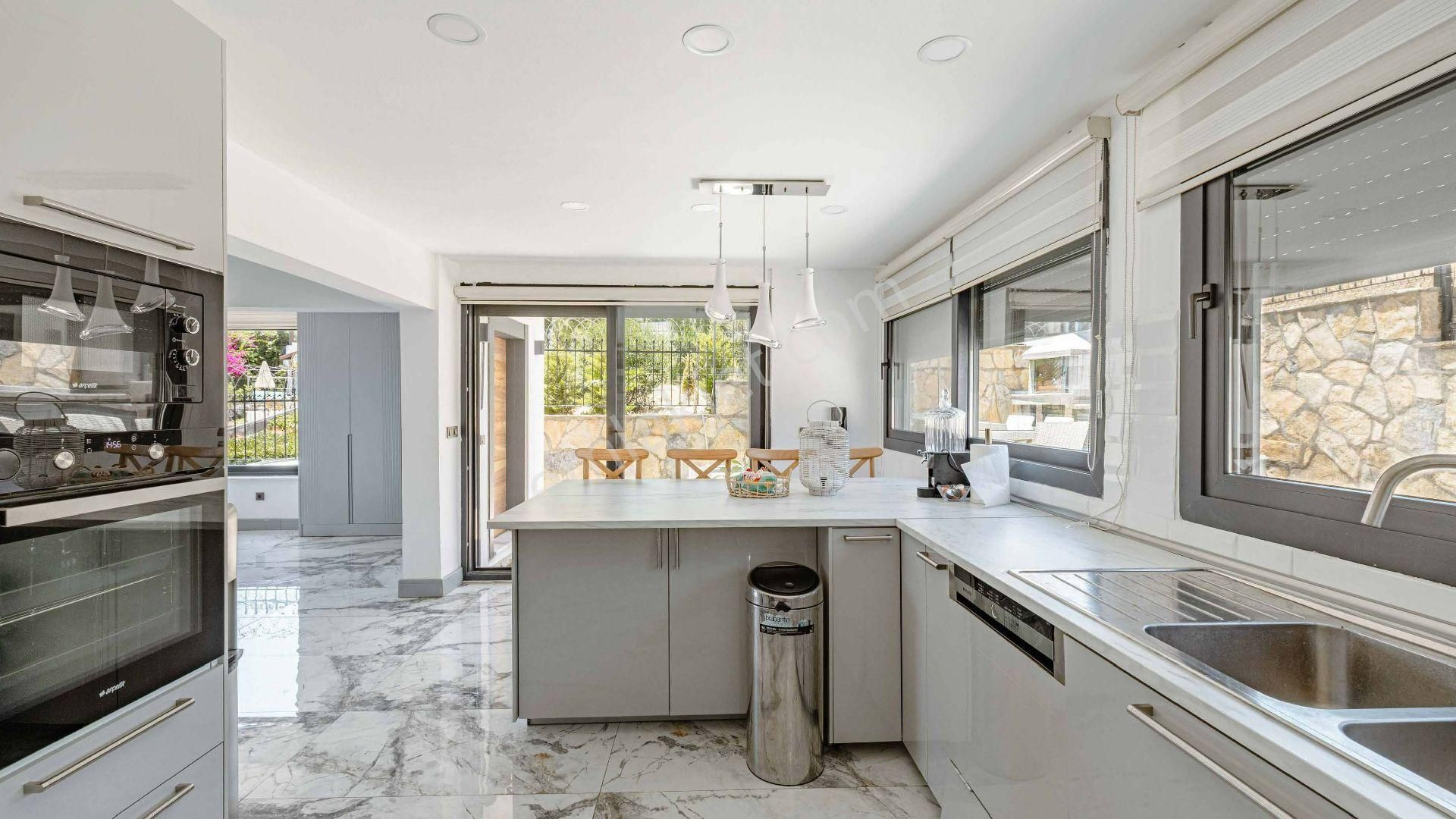 Meteor Beach'e Yürüme Mesafesinde Trıpleks İkiz Müstakil Villa - Görsel 15