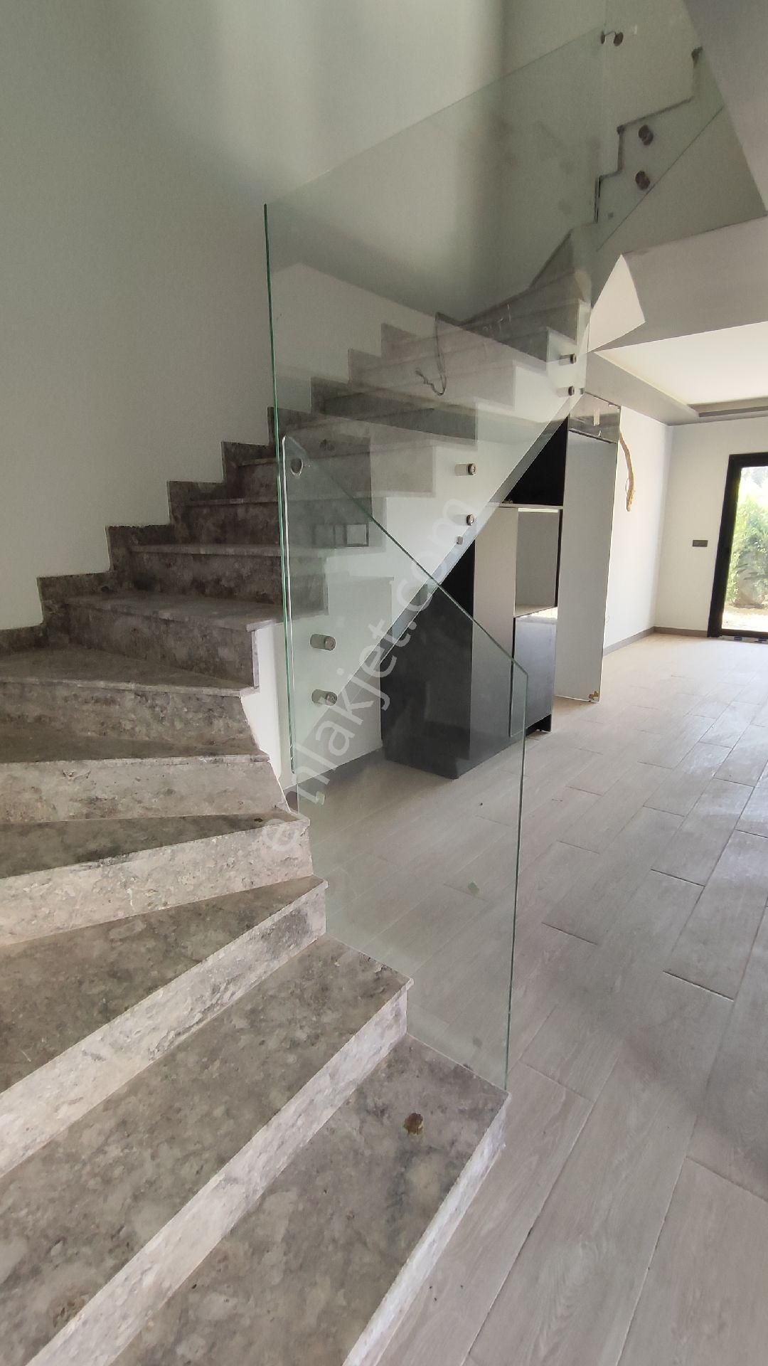 Kuşadası'nda Doğalgazlı 3+1 Bahçe Dubleksi Daire - Görsel 22