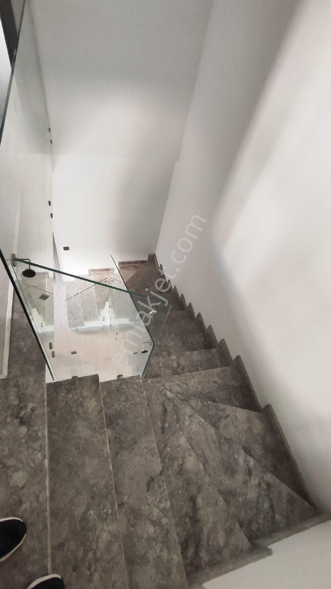 Kuşadası'nda Doğalgazlı 3+1 Bahçe Dubleksi Daire - Görsel 20