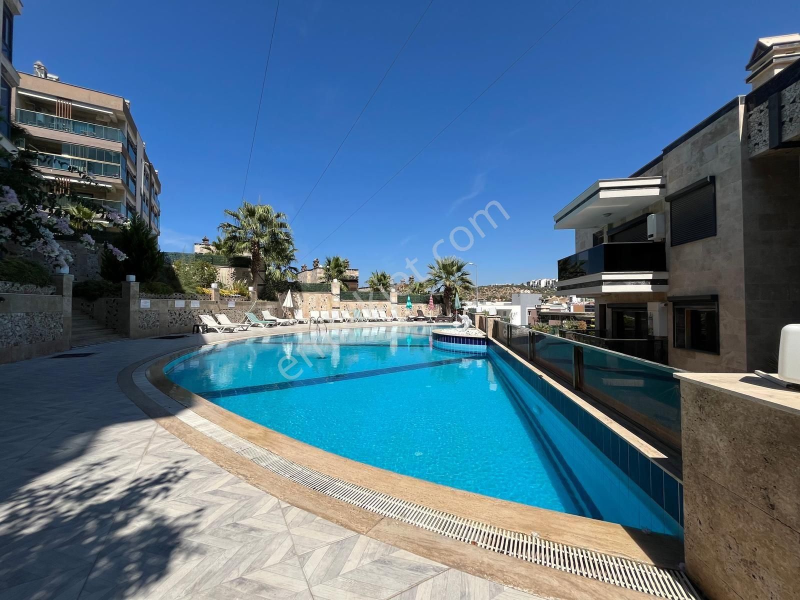 Kuşadası Değirmendere Mevkiinde Konforlu Elit Sitede Havuzlu 2+1 - Görsel 4