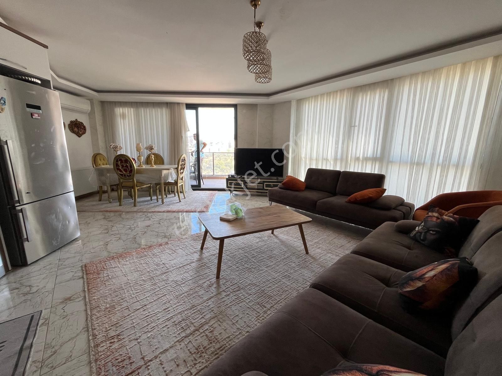 Kuşadası Değirmendere Mevkiinde Konforlu Elit Sitede Havuzlu 2+1 - Görsel 16