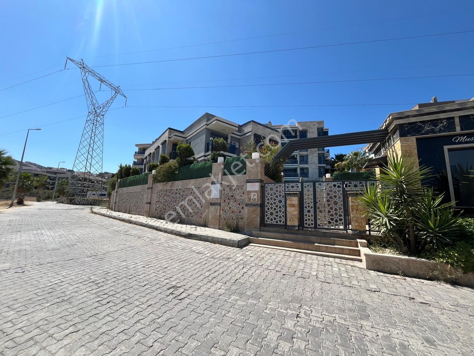 Kuşadası Değirmendere Mevkiinde Konforlu Elit Sitede Havuzlu 2+1 - Görsel 15