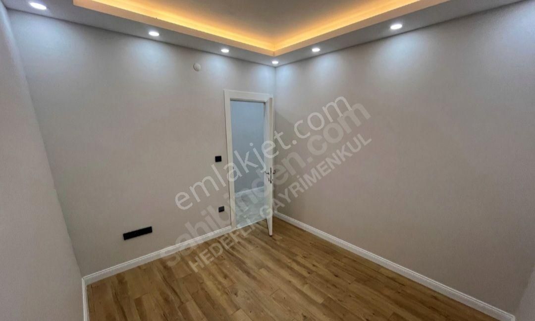 Bostancı Marmaraya Yakın, Ayrı Mutfaklı, Otoparklı, Balkonlu 2+1 - Görsel 13