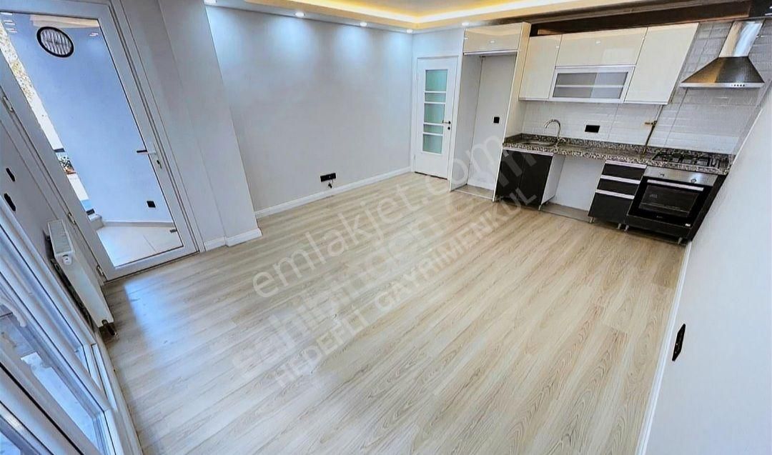 Kuğu Pastanesi Yukarısı 6 Yıllık İskanlı Otoparklı Balkonlu 2+1! - Görsel 4