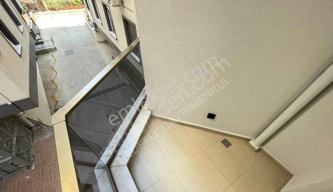 Kuğu Pastanesi Yukarısı 6 Yıllık İskanlı Otoparklı Balkonlu 2+1! - Görsel 8