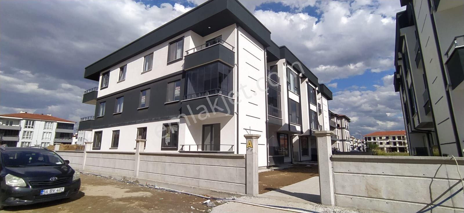 Emlakçe Gym Den Arifiye Fatih Mah Den Acil Satılık Daire