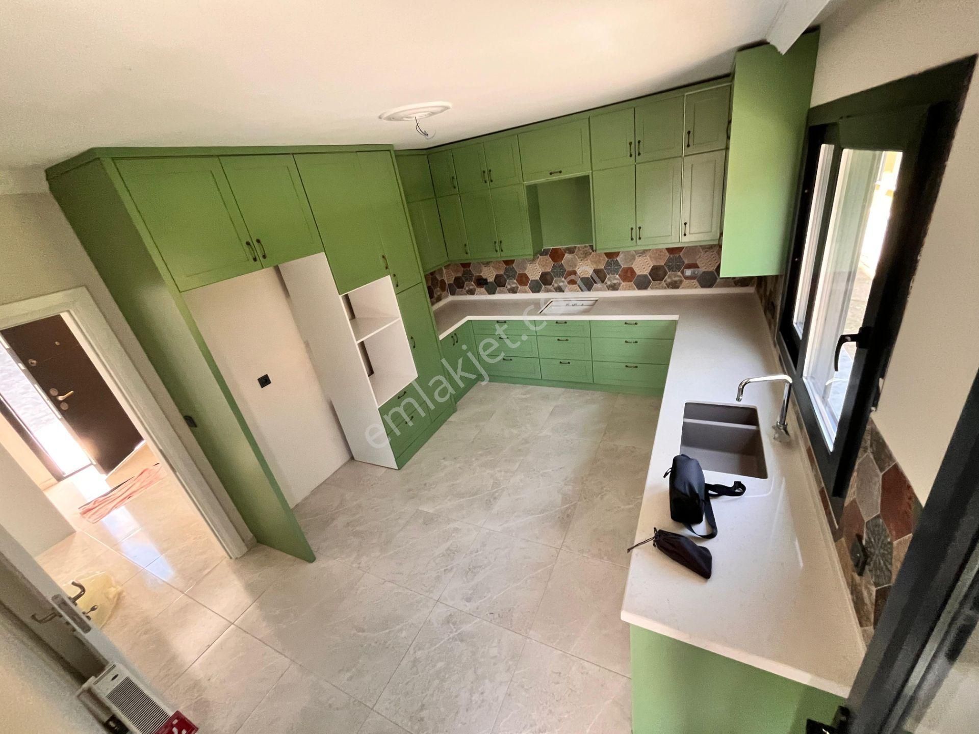 Sadece Parstan Zeytinlide Çay Manzaralı Lüks Satılık 4+1 Villa - Görsel 11