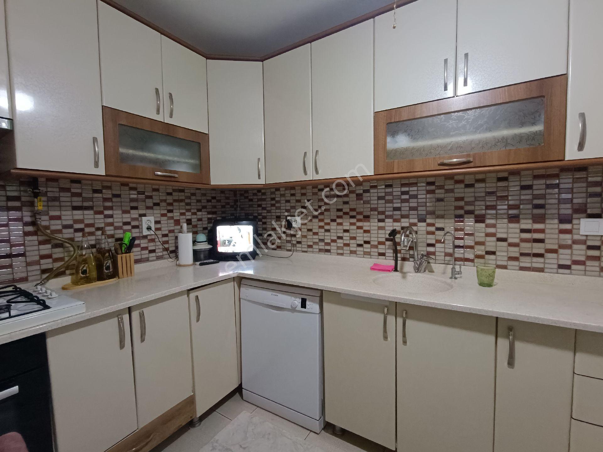 Bornova Kızılay Mahallesinde Kapalı Mutfaklı 3+1 Satılık Daire - Görsel 18