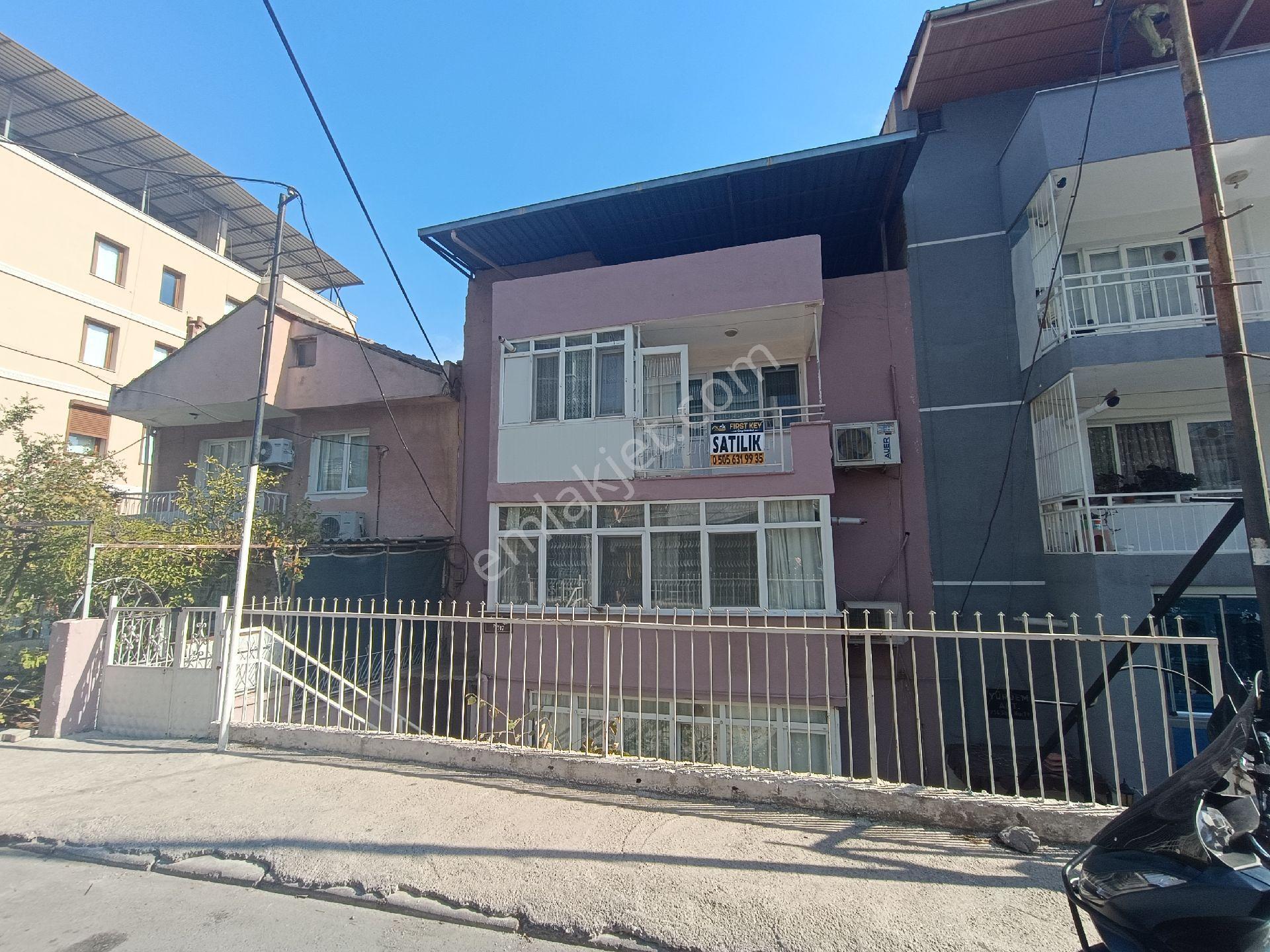 Bornova Kızılay Mahallesinde Kapalı Mutfaklı 3+1 Satılık Daire - Görsel 3
