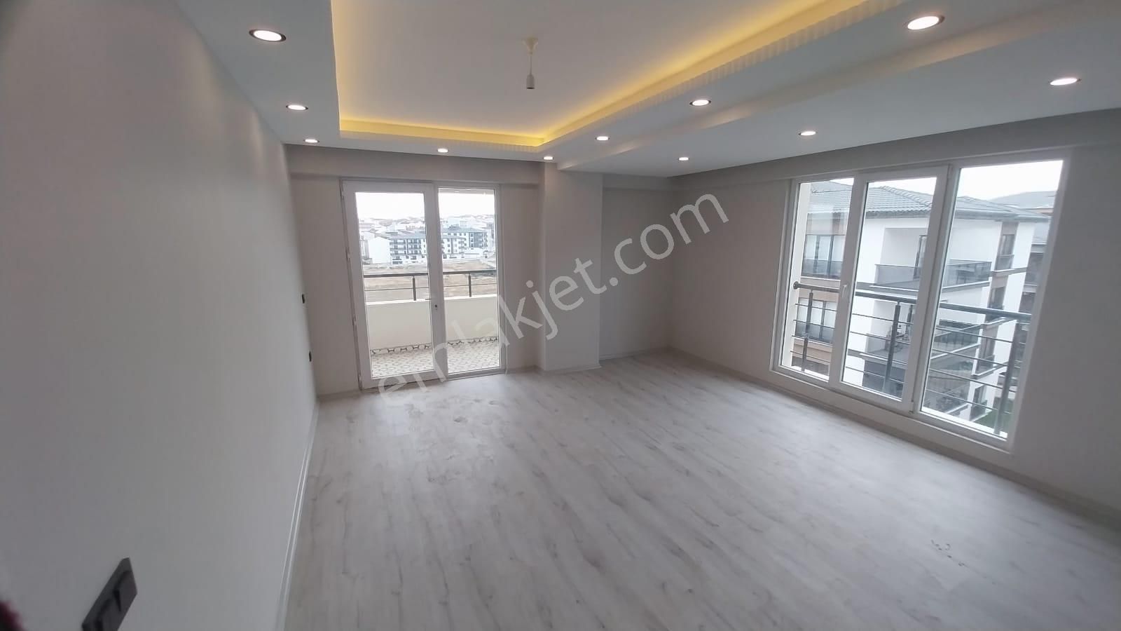 Ekşioğlu 'dan Tekirdağ Süleymanpaşa Zafer Mahallesi Satılık 2+1 Daire