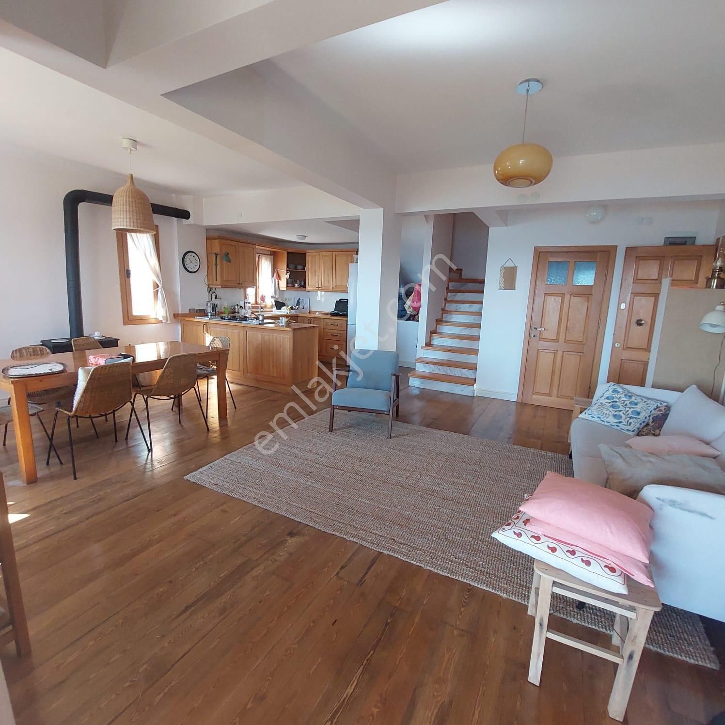 Mor Çiçek Emlak Karaburun Mordoğanda Deniz Manzaralı Denize Sıfır Villa - Görsel 15