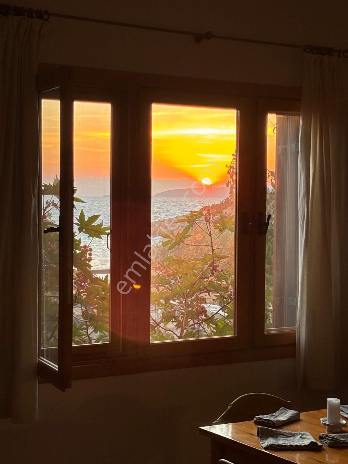 Mor Çiçek Emlak Karaburun Mordoğanda Deniz Manzaralı Denize Sıfır Villa - Görsel 8