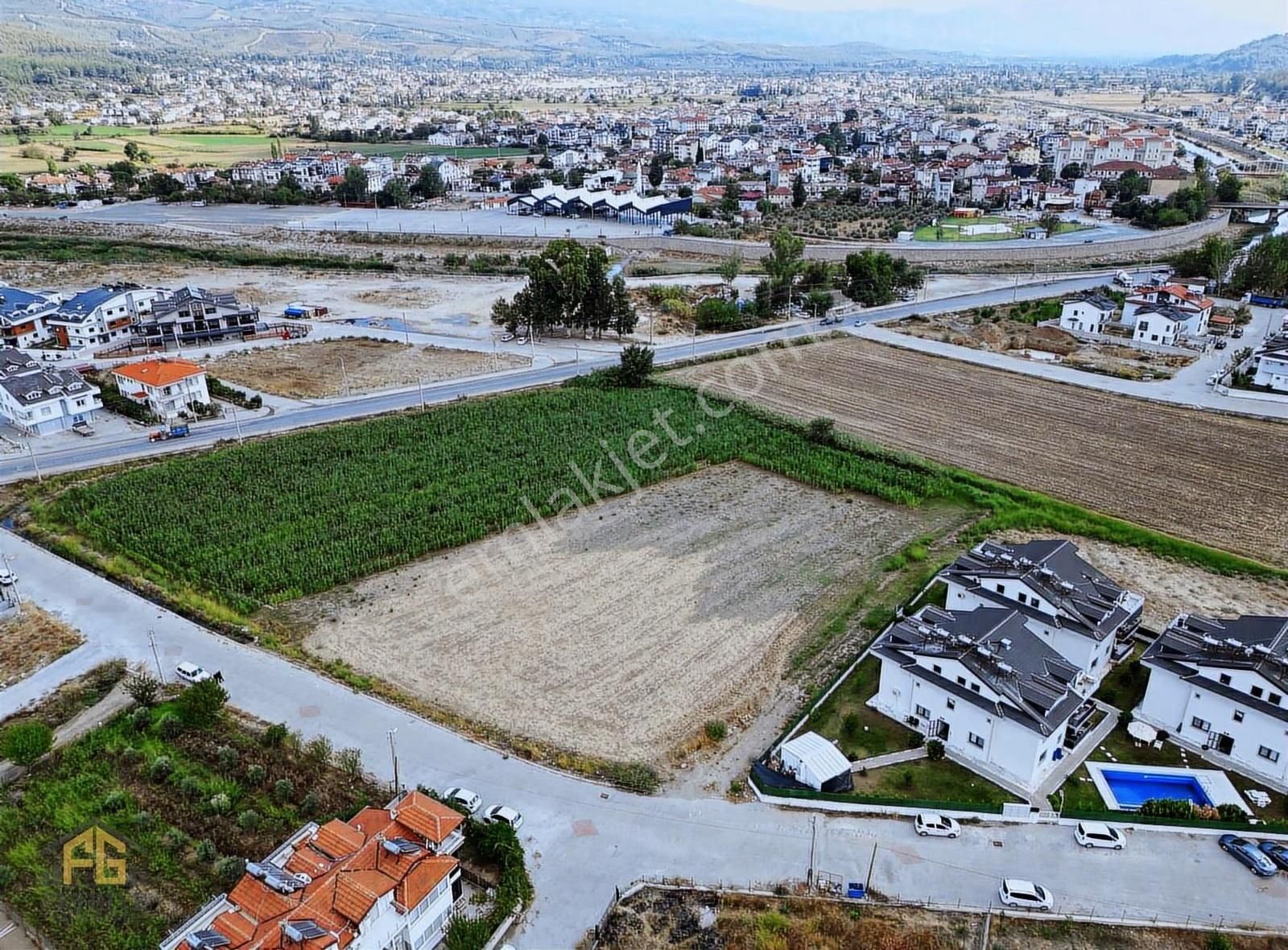 Fethiye Seydikemerde Konut İmarlı 730 M² Köşe Parsel