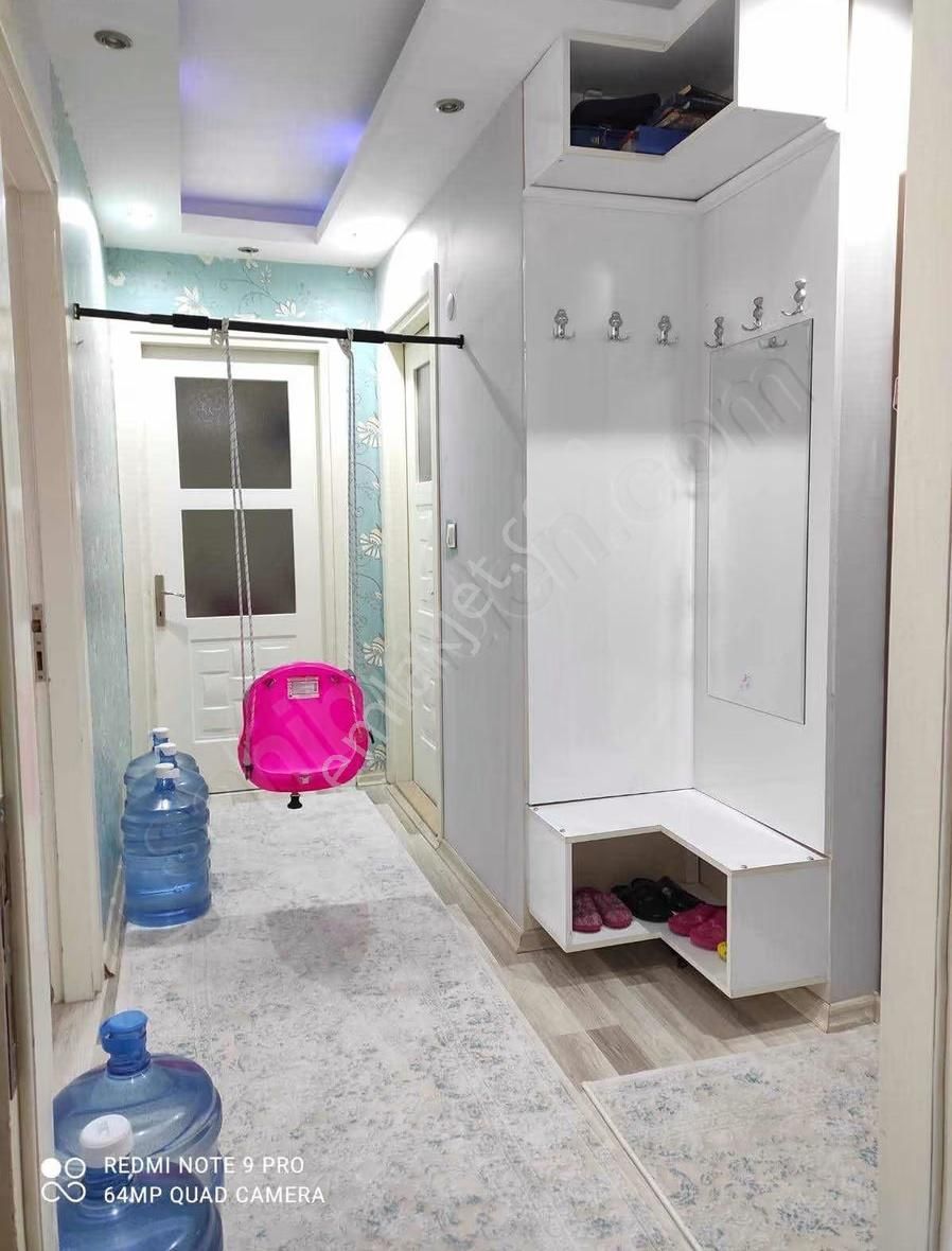 Bornova Mevlana Mahallesinde Satılık 2+1 Eşyalı Daire - Görsel 2