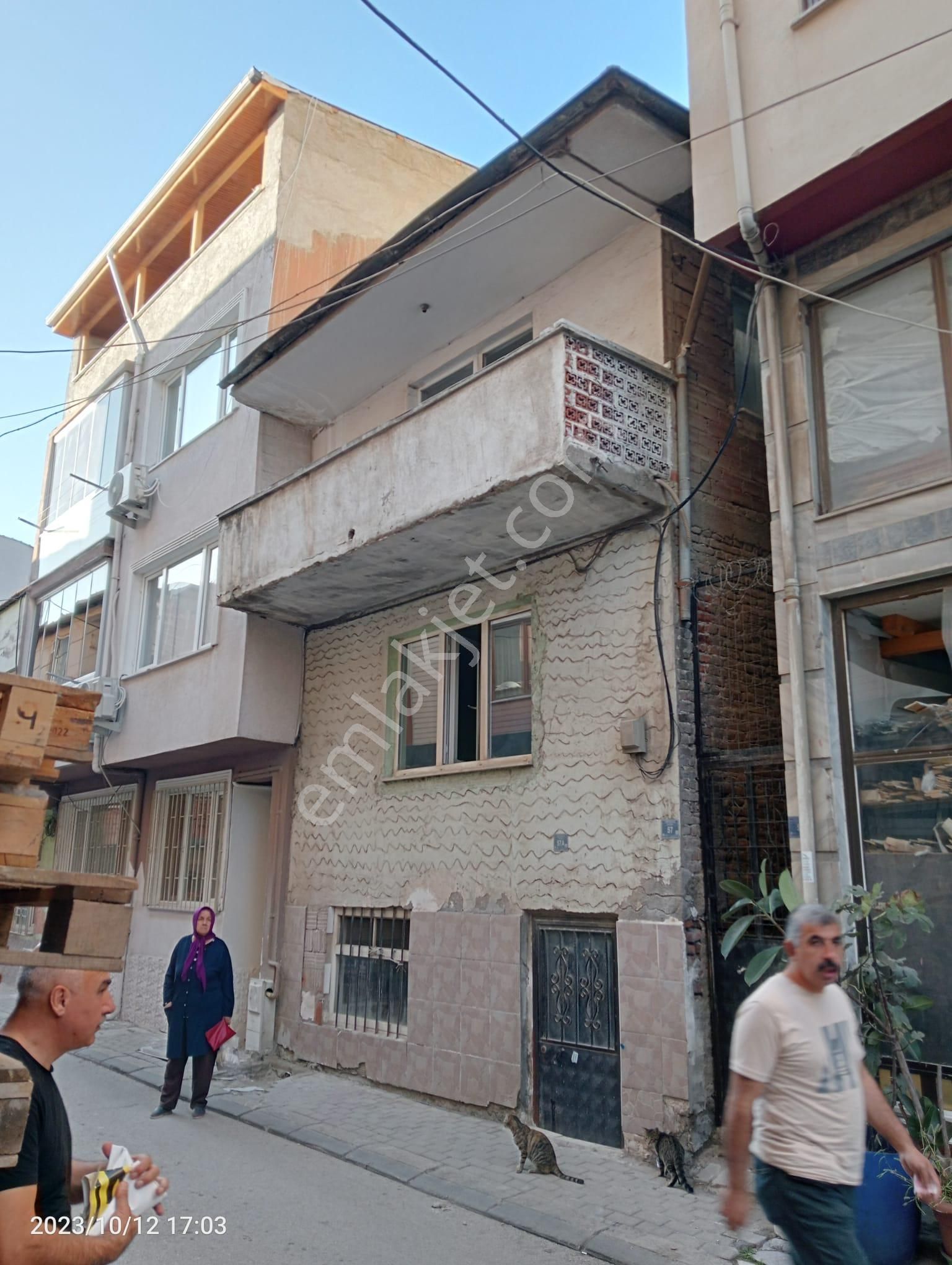 Gemlik İş-kur Karşısında Satılık Müstakil Ev