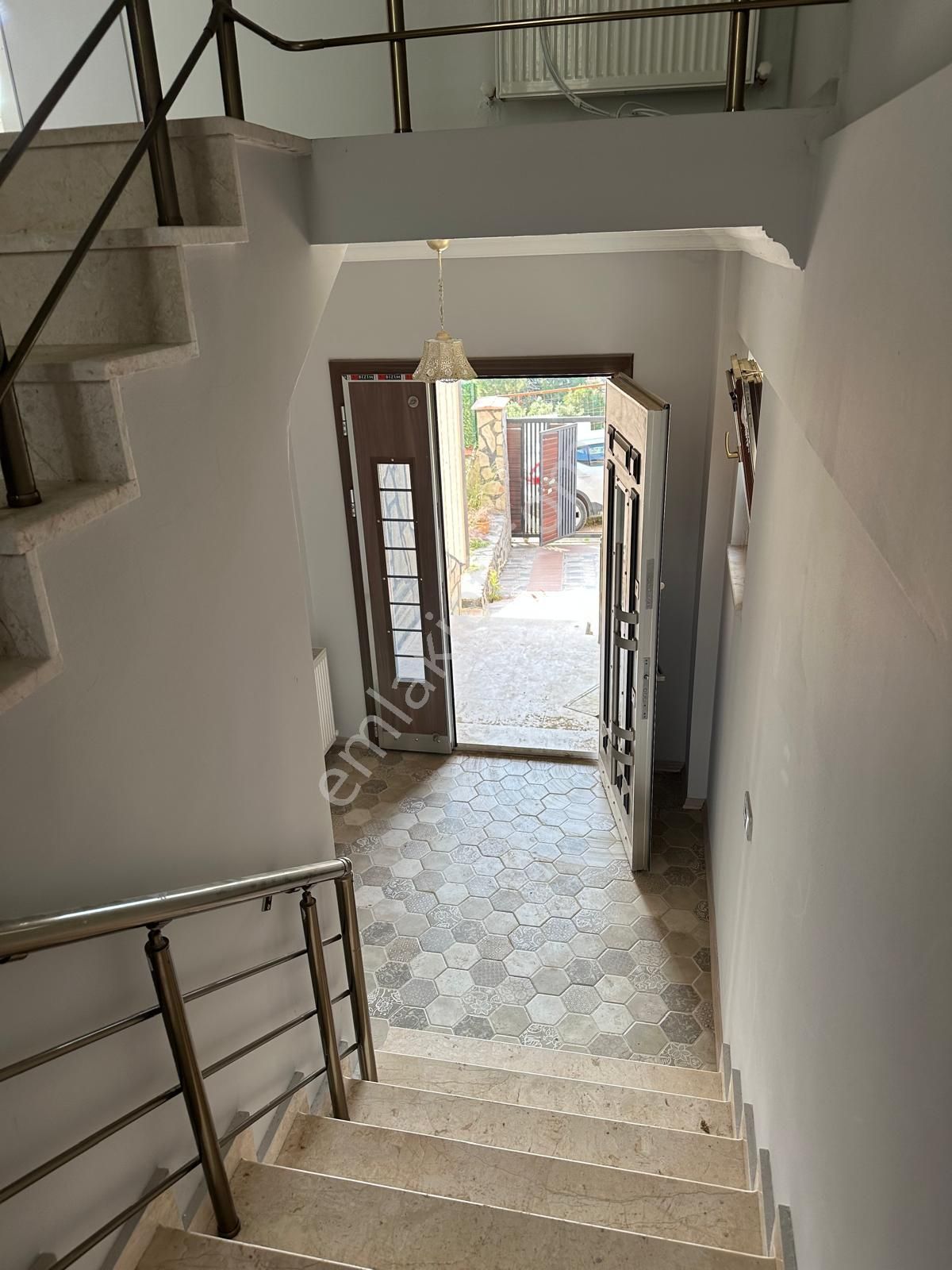 Umurbeyde Bahçeli Deniz Manzaralı Satılık Villa - Görsel 19