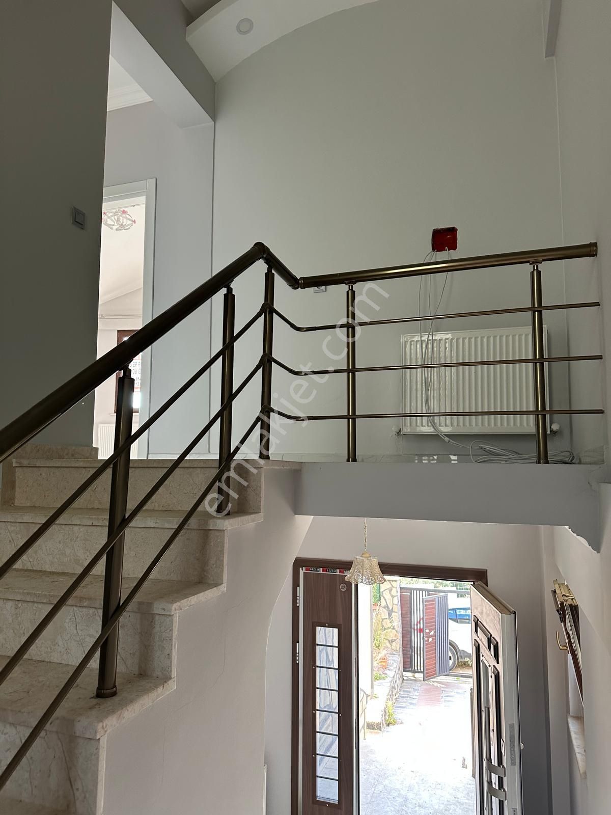 Umurbeyde Bahçeli Deniz Manzaralı Satılık Villa - Görsel 26