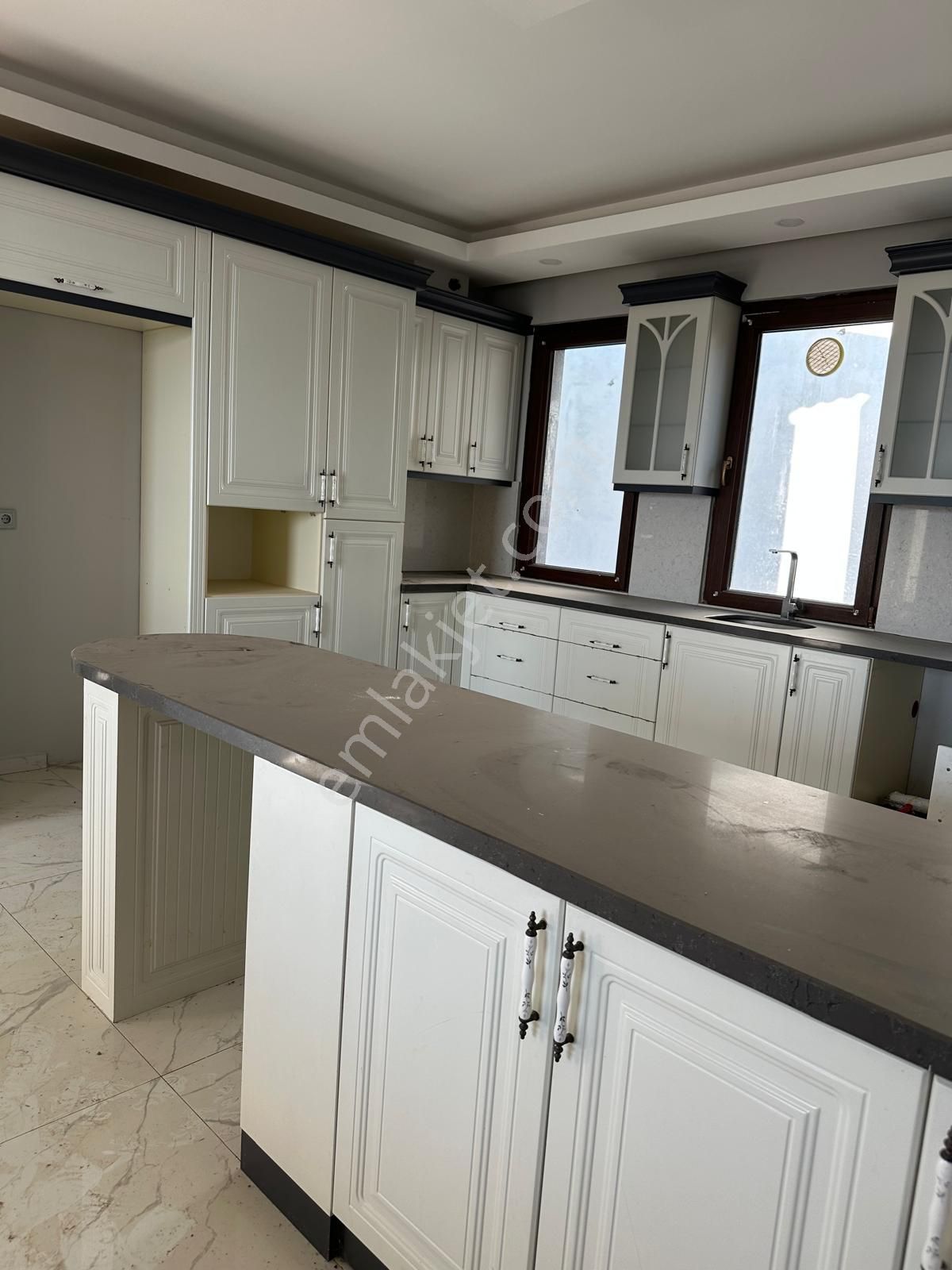 Umurbeyde Bahçeli Deniz Manzaralı Satılık Villa - Görsel 5