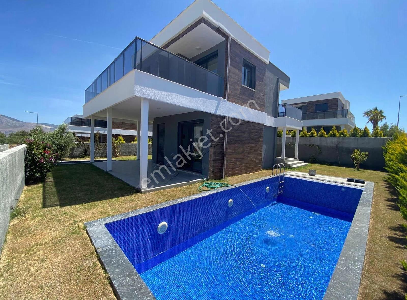 Alya Gayrimenkul Çeşme Ildırda Deniz Manzaralı Villa