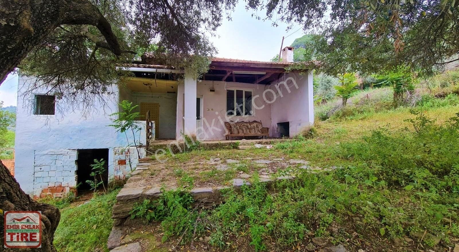 Muhteşem Manzaralı Satılık Müstakil Evli Arsa