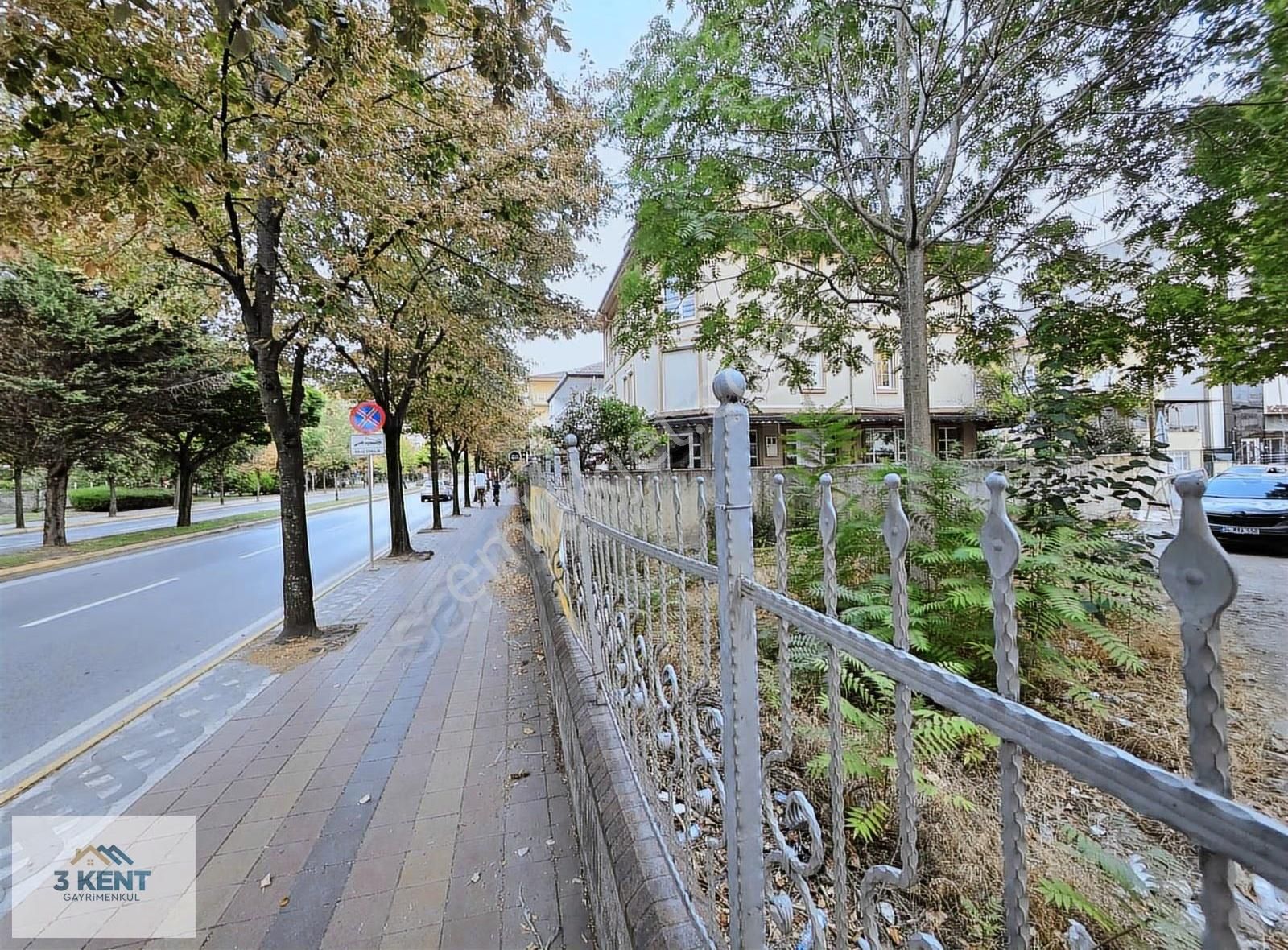 Kapalı Perşembe Pazarı Karşısı 4 Kat İmarlı 300 M² Arsa