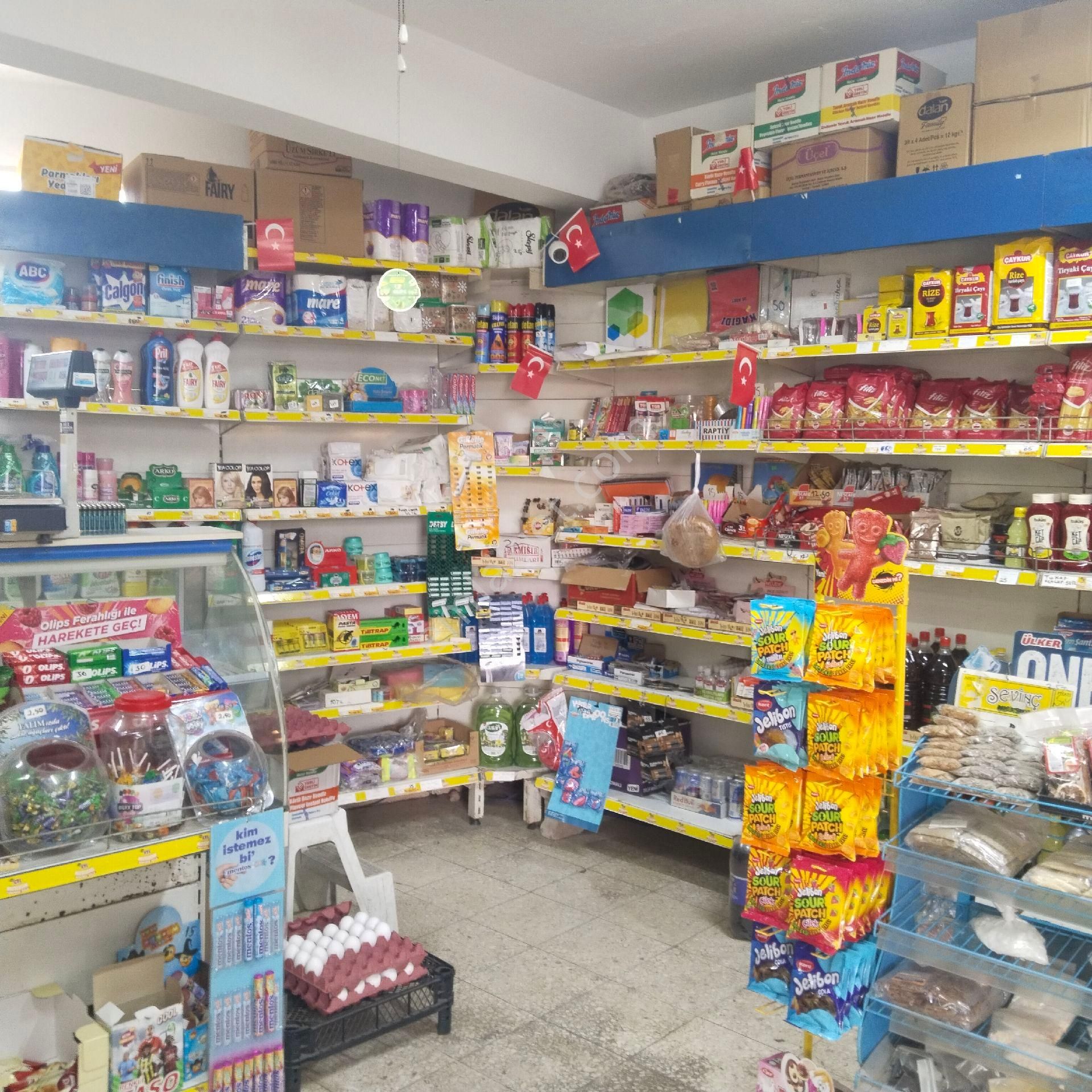 Devren Satılık Bakkaliye Demirci Köyde Köy Meydanı Cepheli