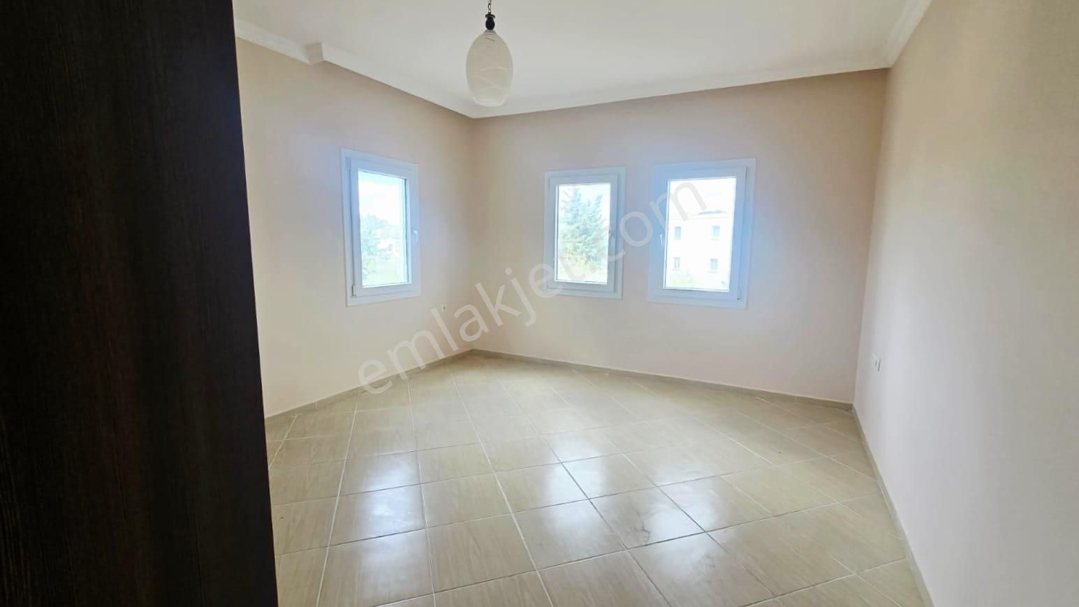 Akçaalan Köy İçinde Satılık Geniş Üst Kat Ayrı Mutfak - Görsel 16