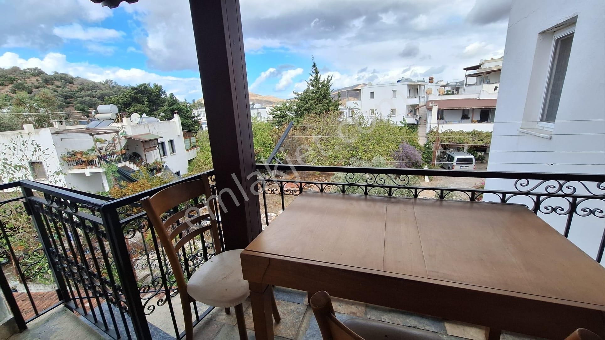 Akçaalan Köy İçinde Satılık Geniş Üst Kat Ayrı Mutfak - Görsel 3