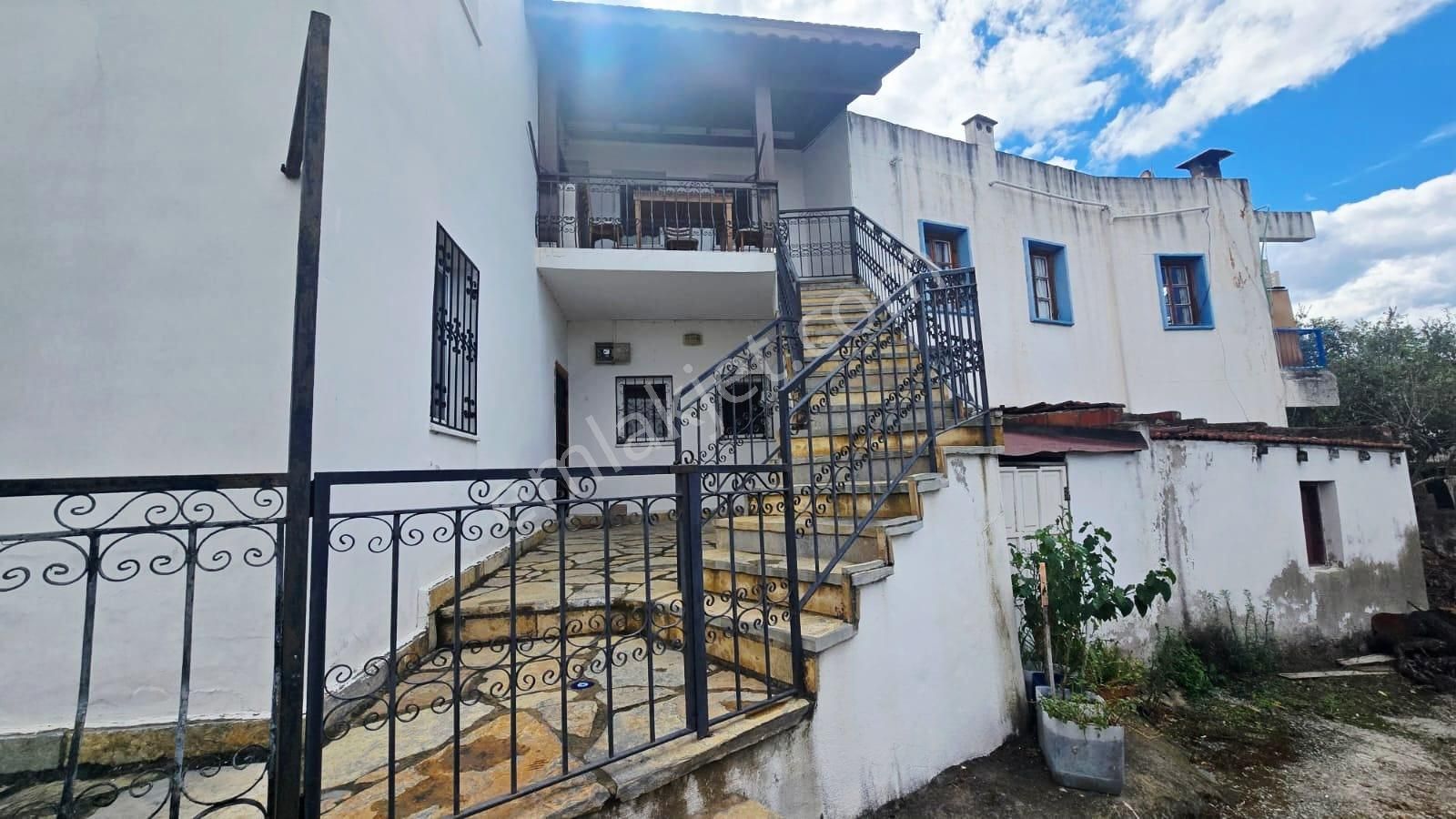 Akçaalan Köy İçinde Satılık Geniş Üst Kat Ayrı Mutfak - Görsel 25