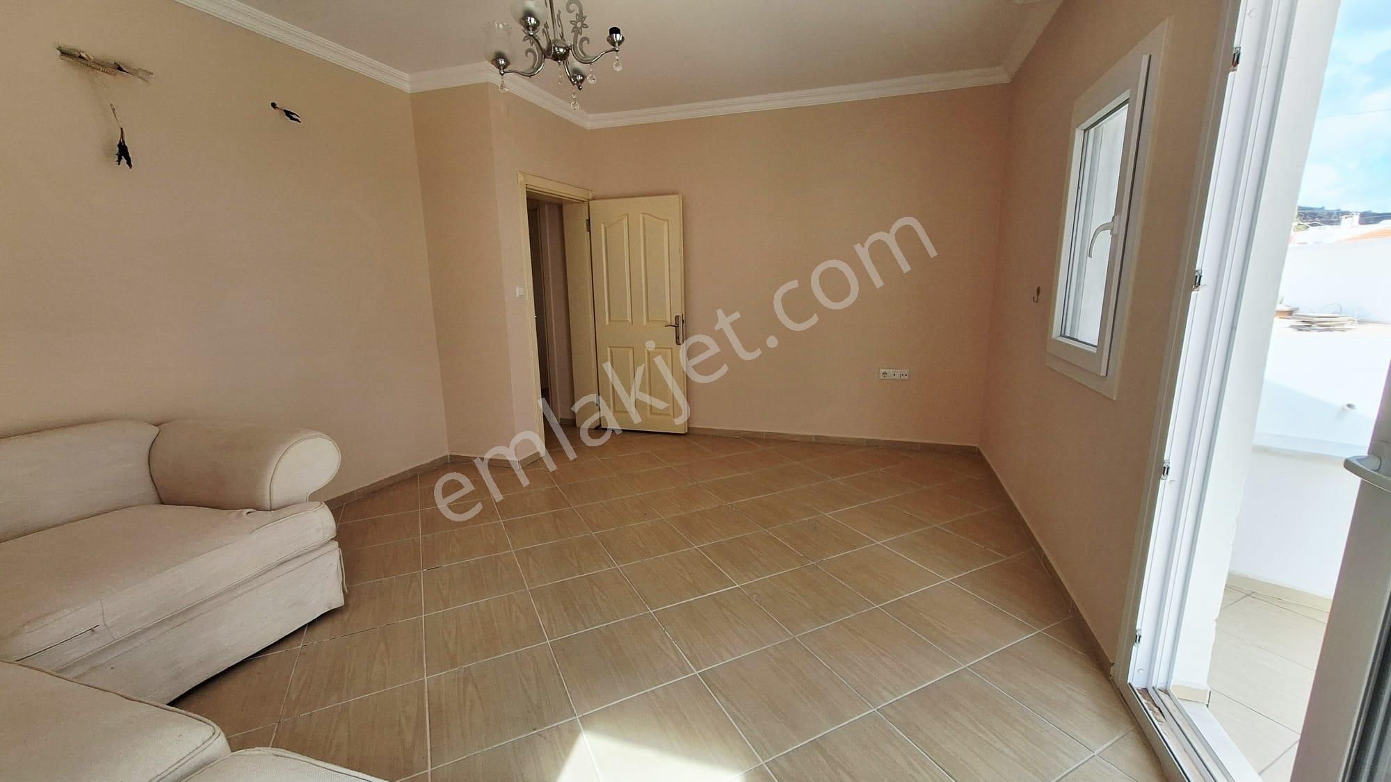 Akçaalan Köy İçinde Satılık Geniş Üst Kat Ayrı Mutfak - Görsel 11