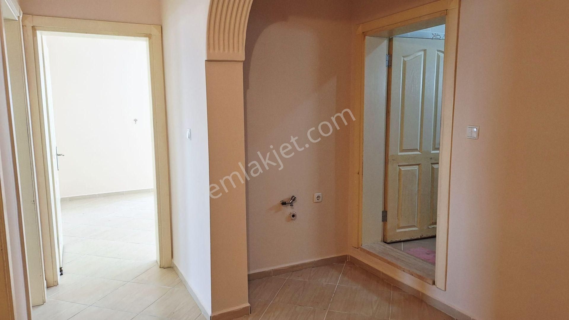 Akçaalan Köy İçinde Satılık Geniş Üst Kat Ayrı Mutfak - Görsel 22