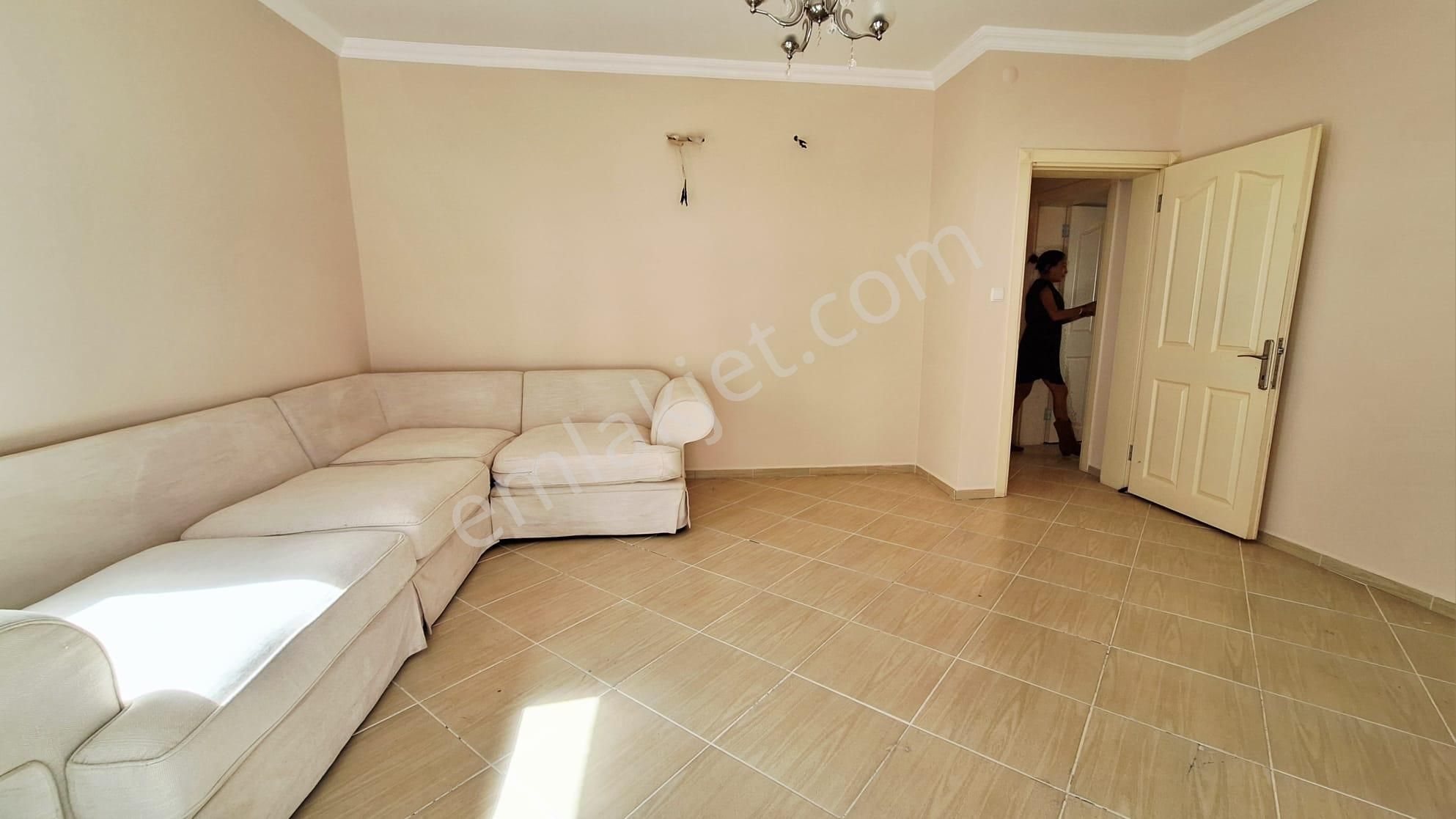 Akçaalan Köy İçinde Satılık Geniş Üst Kat Ayrı Mutfak - Görsel 10