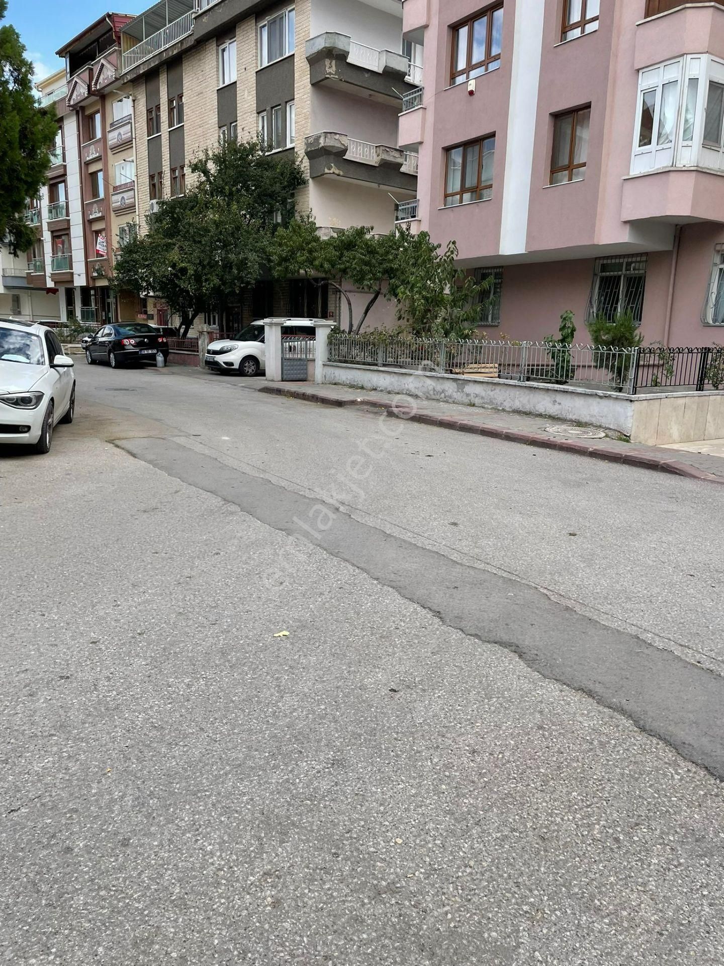 Yenimahalle Dicle Sokakta Şehir Hastanelerine Yakın Satılık Daire Kozludan - Görsel 4