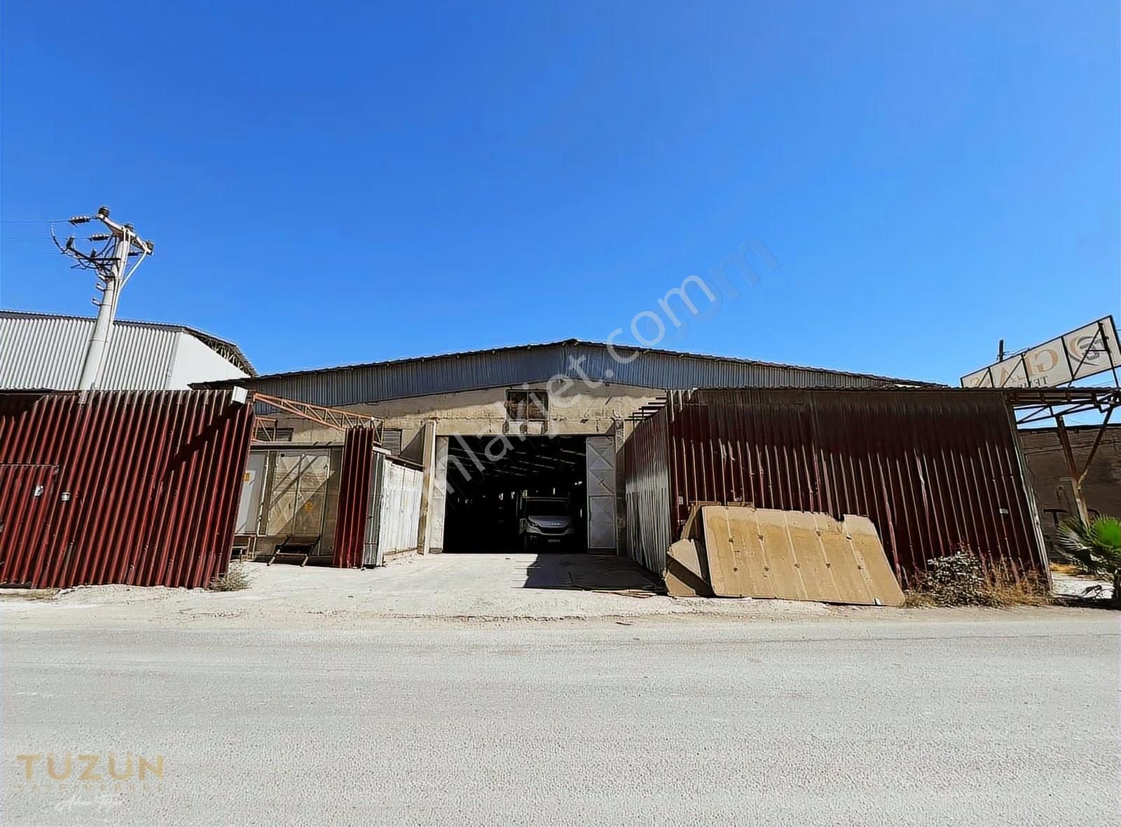 Tüzün'den Çay Mahallesin'de D-400 'e 300 M Satılık Depo