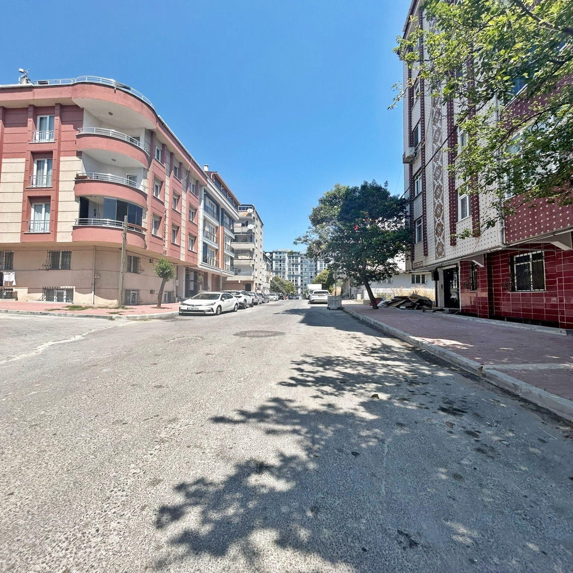 2+1 Merkezi Konumda Bahçeli Bahçekatı Satılık Daire