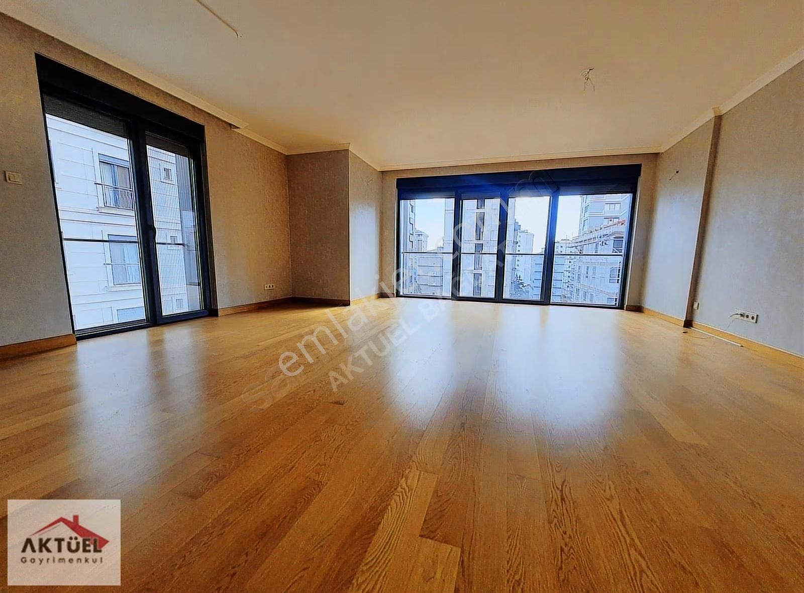 Caddebostan Bağdata 2.paralelde 120m² Net Havuzlu Boş Satılık