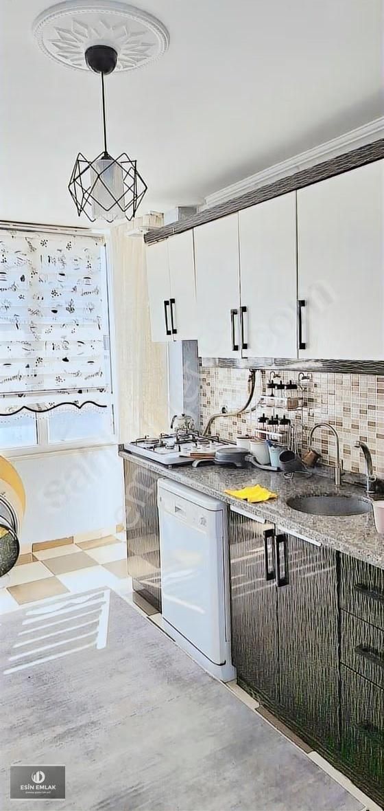 Bağlarbaşı Mah Balkonlu Geniş Temiz En Üst Kat Ferah 4+1 Daire - Görsel 14