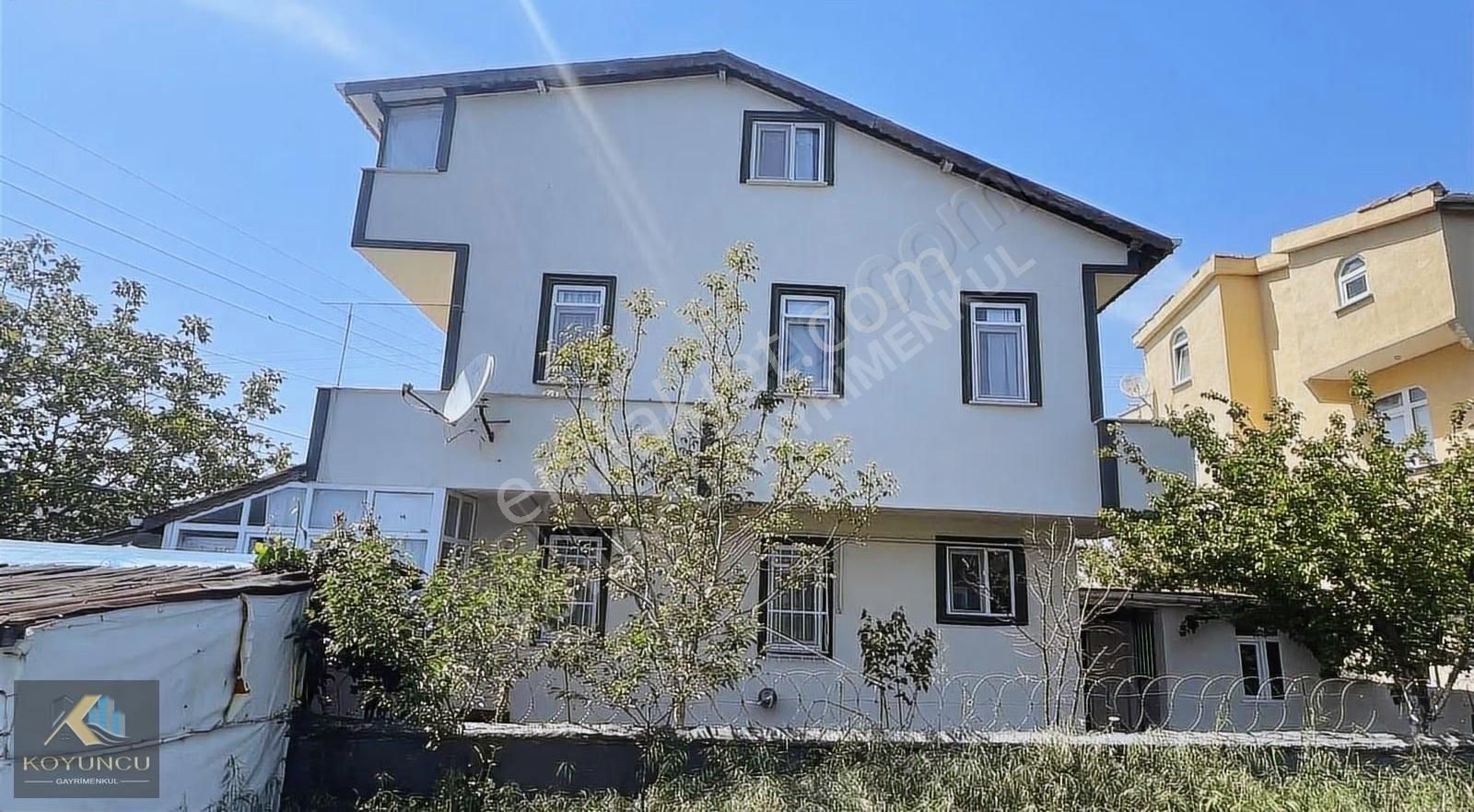 Yeniçiftlik'de Merkezi Konumda Satılık İskanlı 5+1 Villa