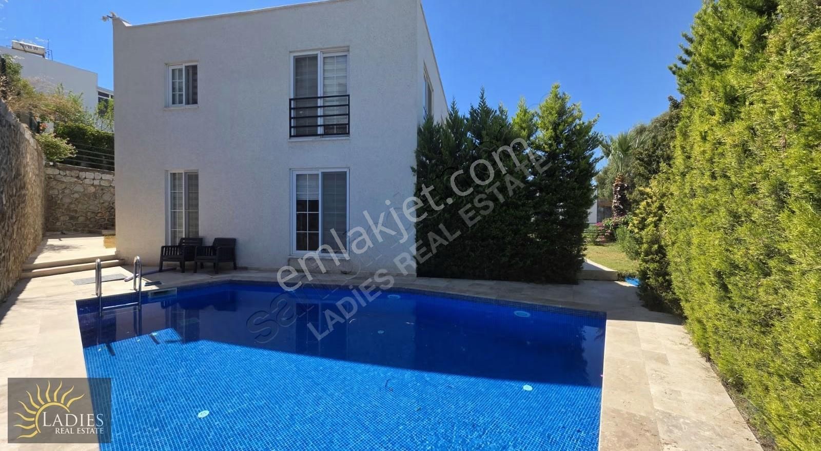 Ladies'den Elektrik-aidat-su Dahil Eşyalı Havuzlu Villa - Görsel 8