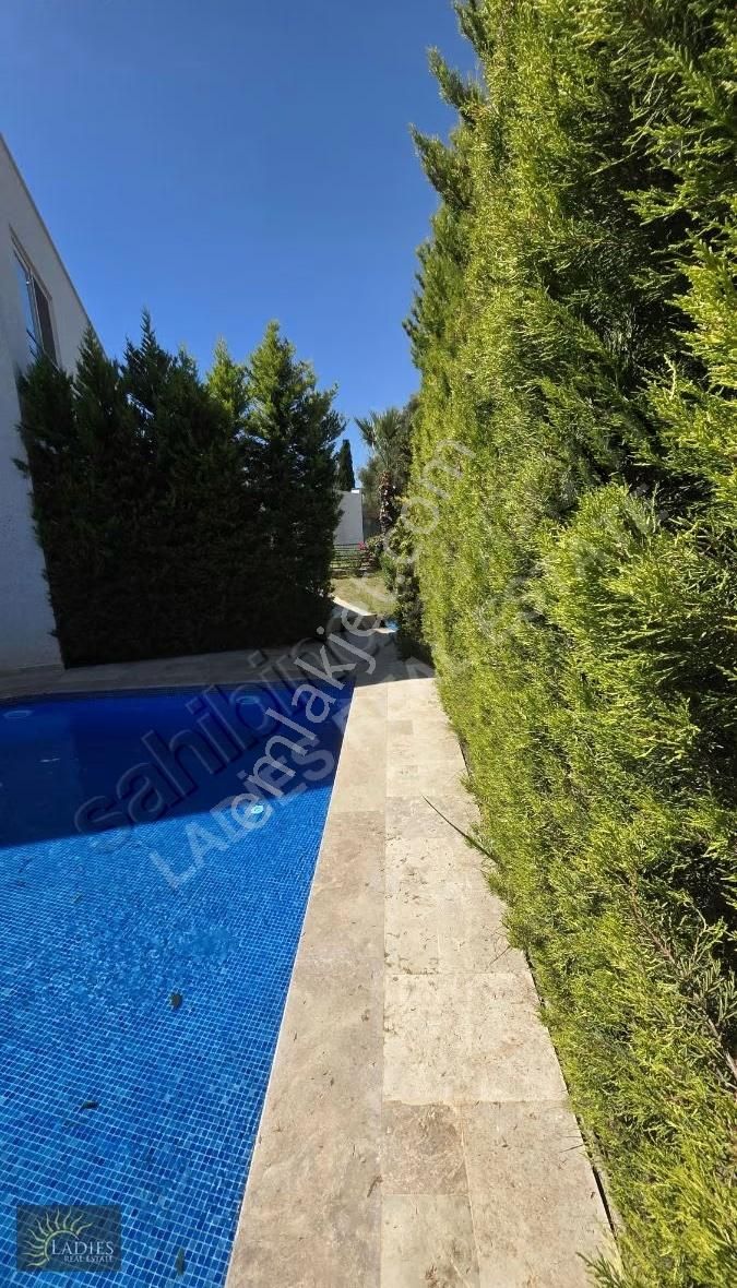 Ladies'den Elektrik-aidat-su Dahil Eşyalı Havuzlu Villa - Görsel 9