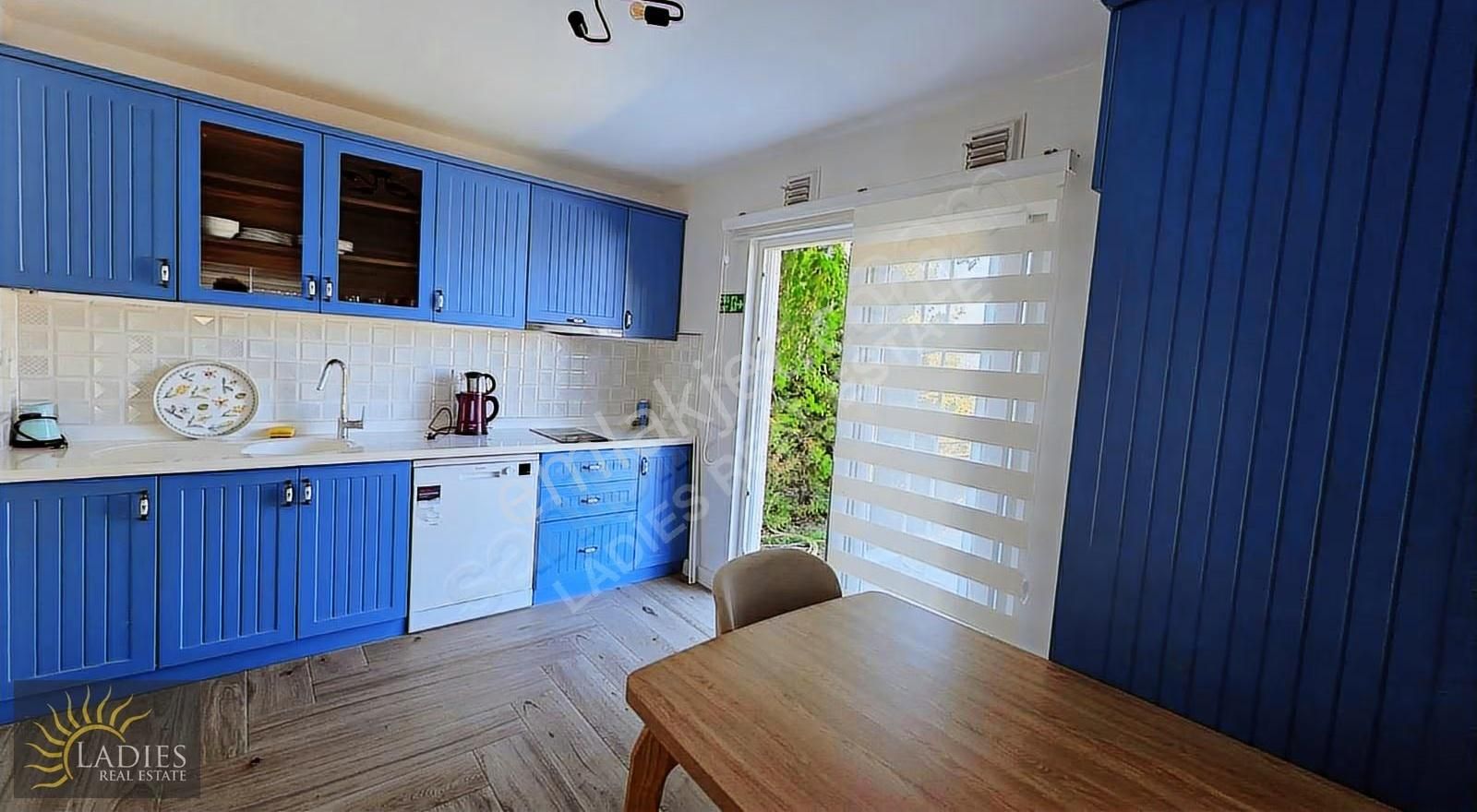 Ladies'den Elektrik-aidat-su Dahil Eşyalı Havuzlu Villa - Görsel 6