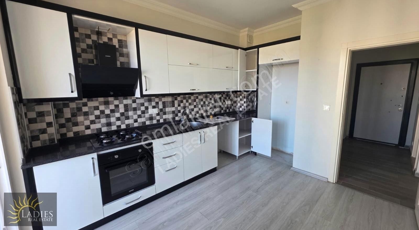 Ladies Emlak'tan Kapalı Mutfak Satılık Daire - Görsel 7